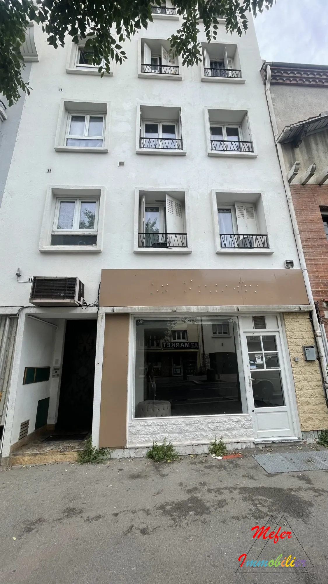 Murs commerciaux tous commerces à Perpignan - 110 m² avec cave