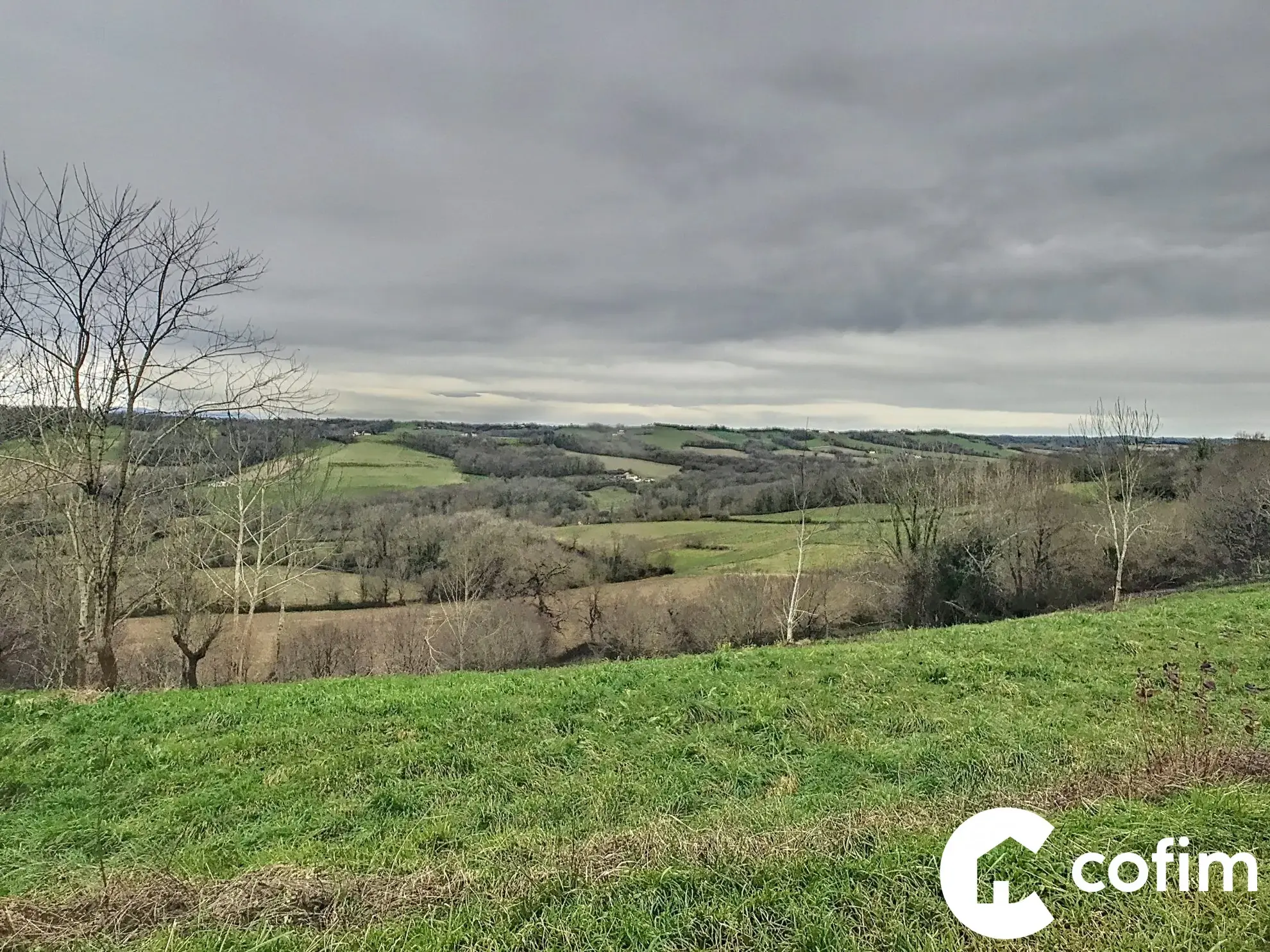 Terrain constructible à Lagor avec vue sur les montagnes