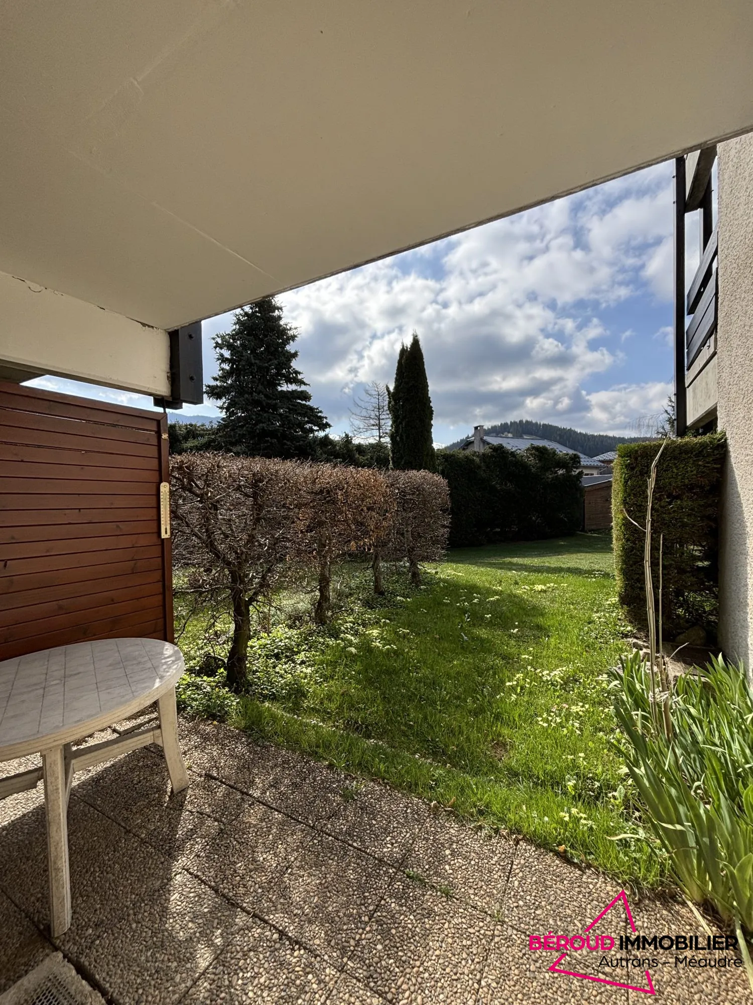 À vendre grand studio cabine de 26,57 m² à Autrans-Méaudre, avec jardin exposé sud