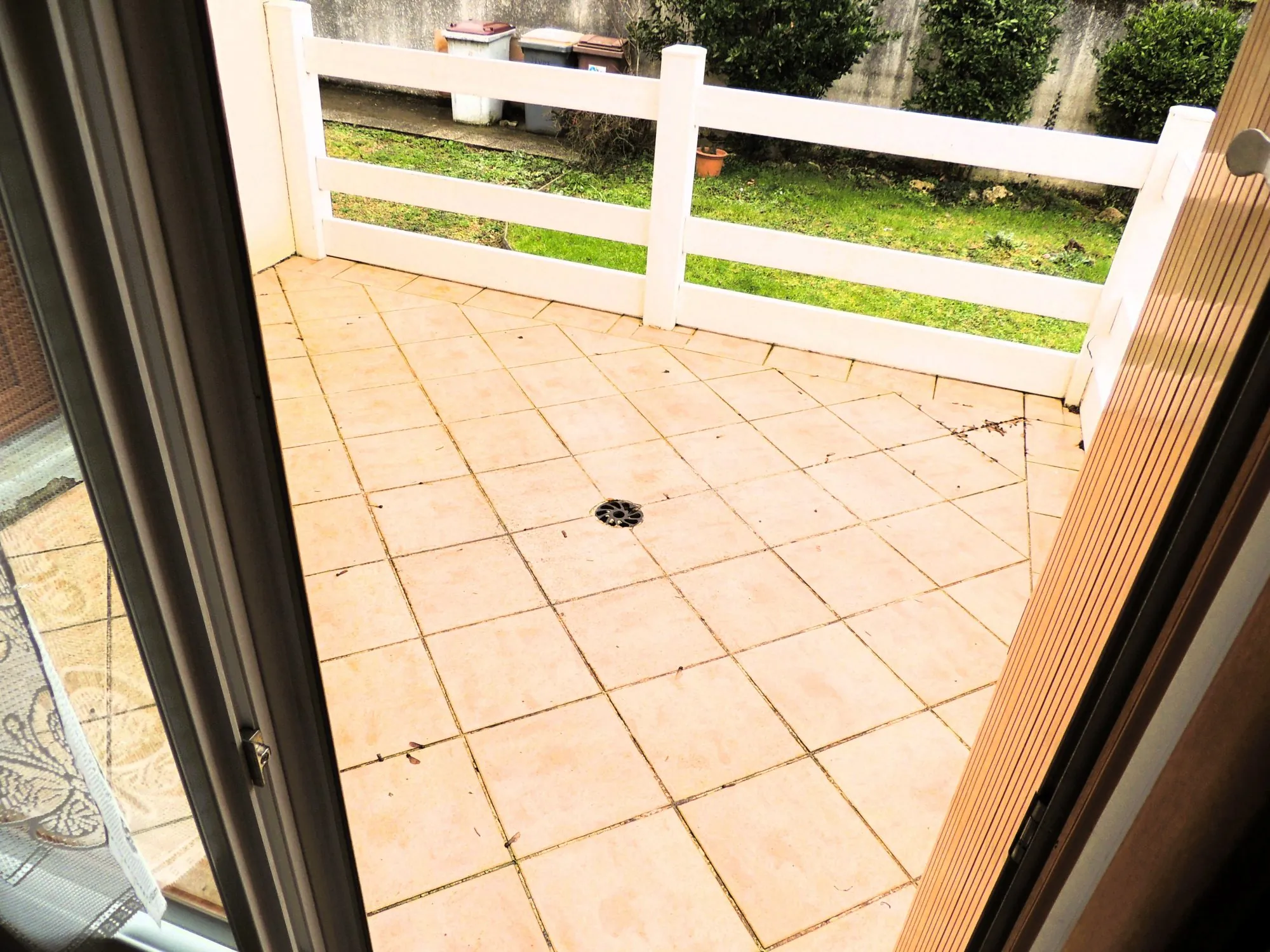 terrasse Appartement 2 pièces avec jardin et box à Ris-Orangis 