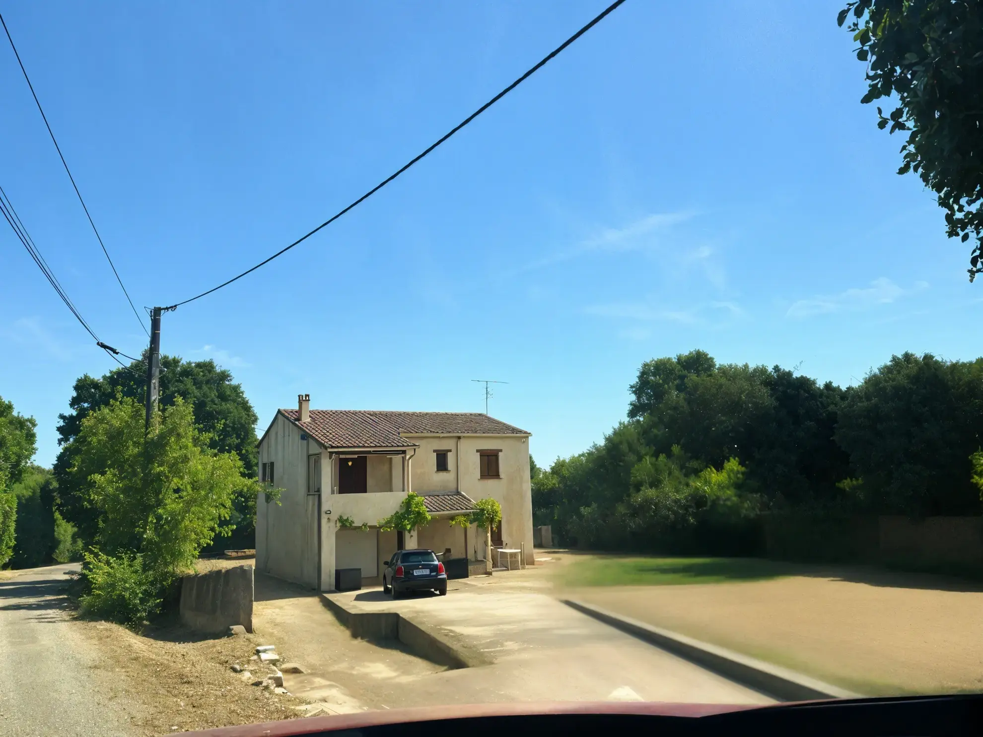 Maison 125 m² à Calvisson avec potentiel de rénovation et deux garages