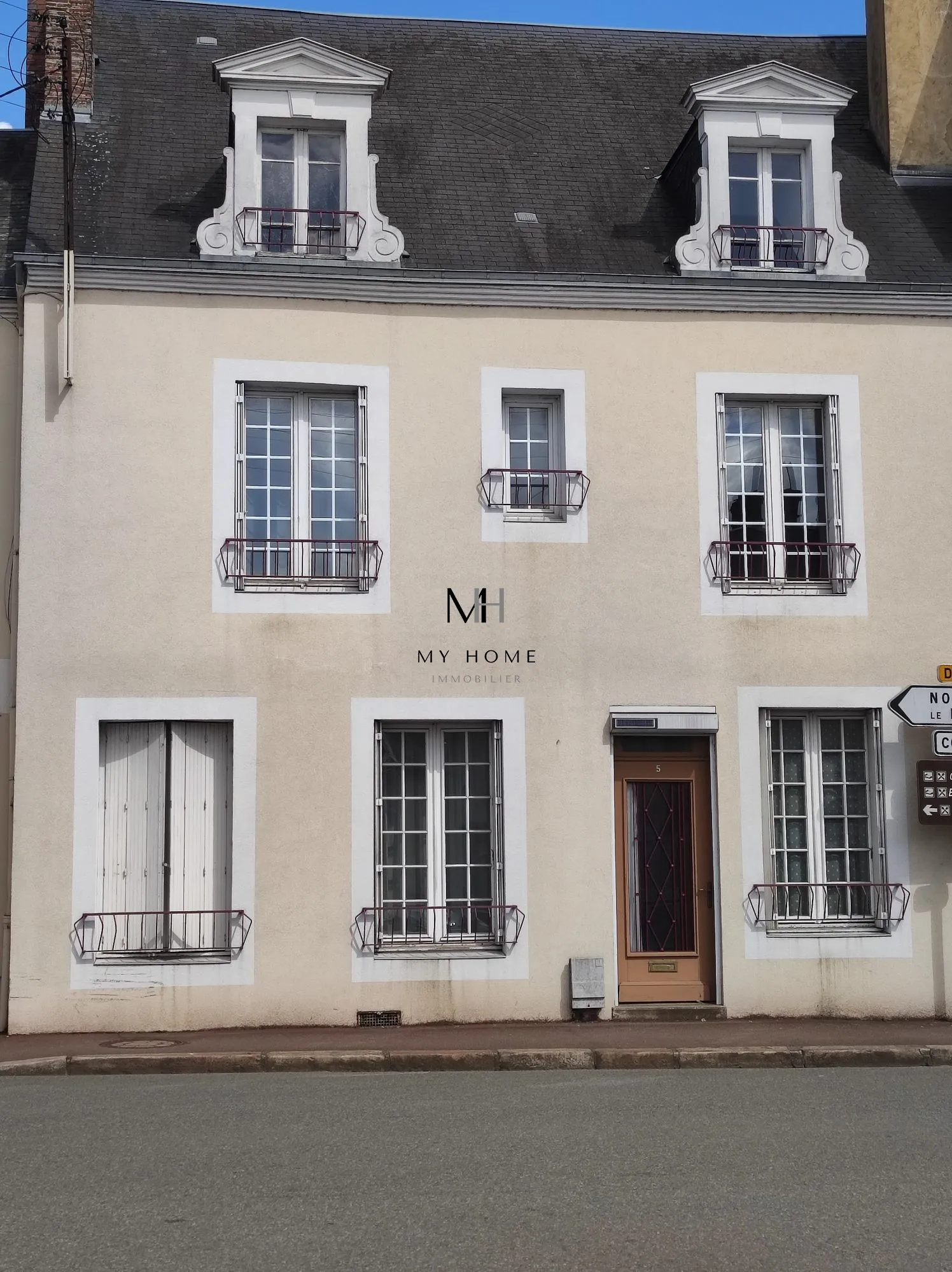 Belle maison de ville avec cour, garage et grenier aménageable à Mortagne-au-Perche