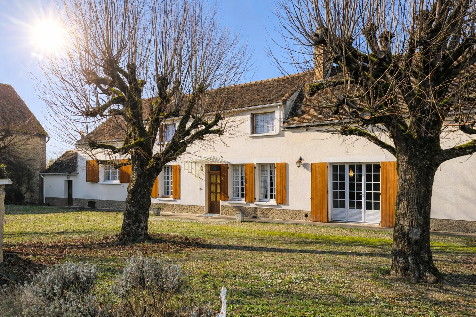 Longère authentique avec dépendances à Vergigny, idéal famille ou artisan à la campagne