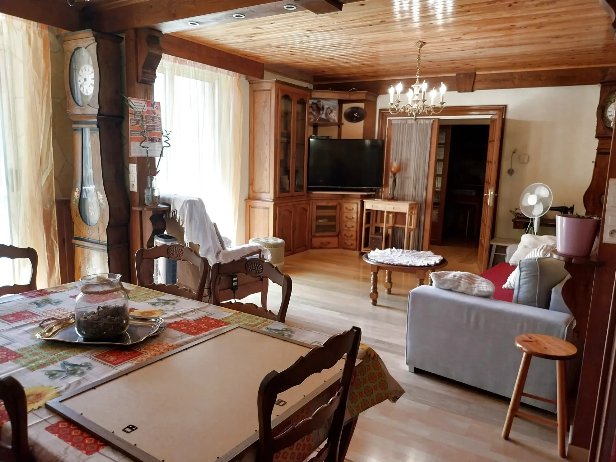 Appartement T4 à Millau de 110 m² proche centre-ville avec parking et potentiel rénovations 