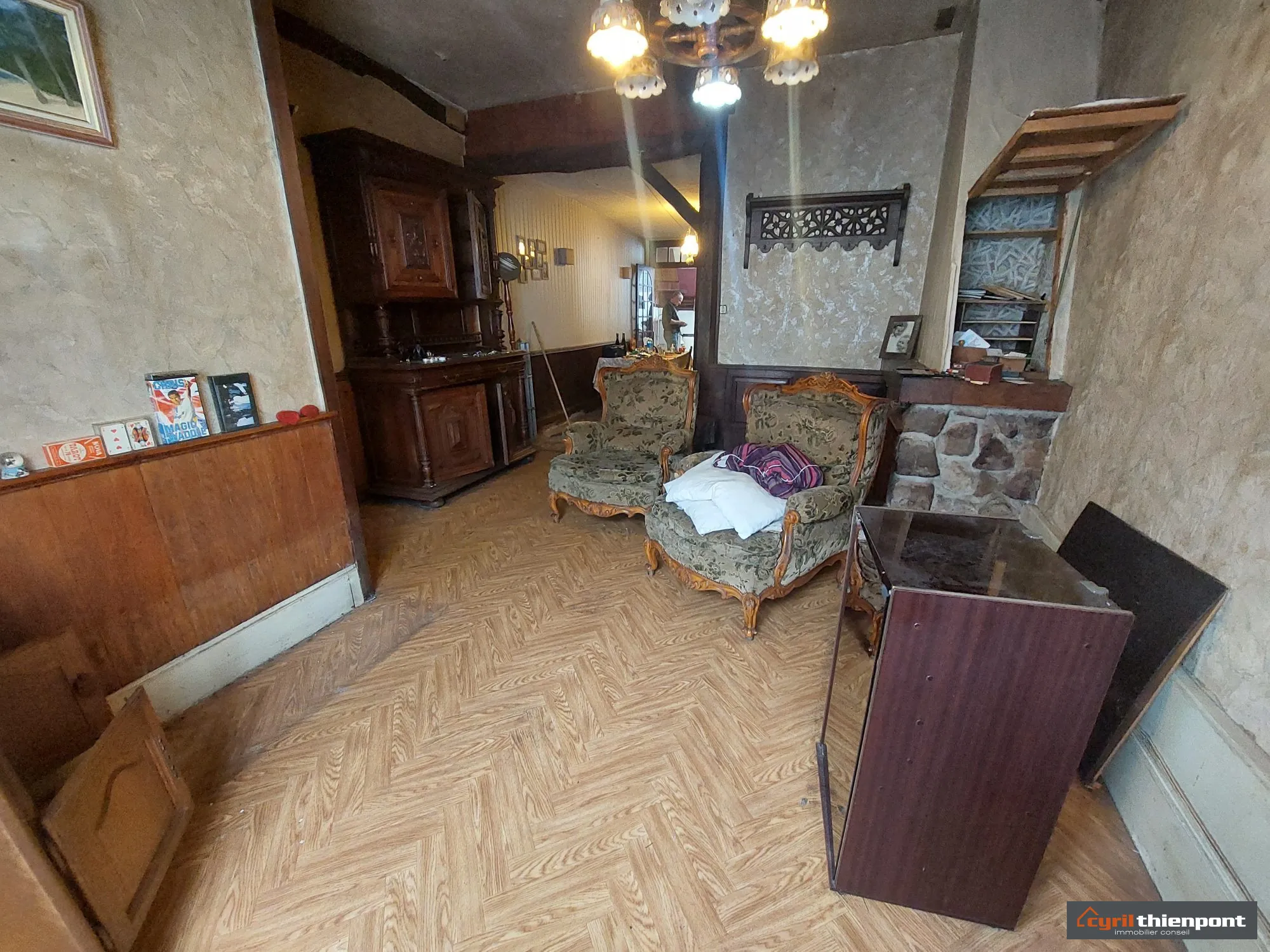 ANONYME Maison de ville à rénover à Gamaches - investissement potentiel