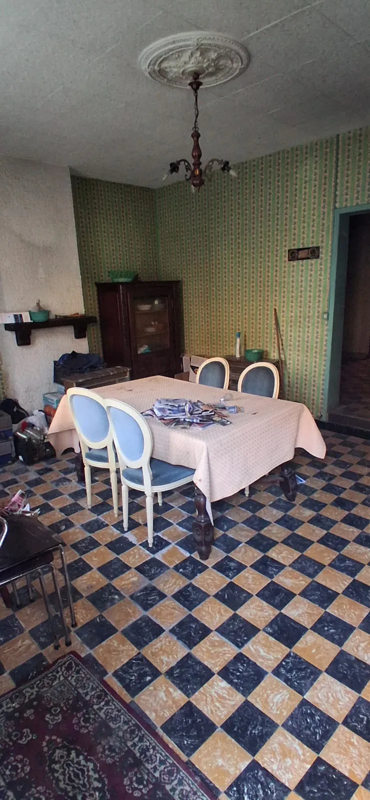 Maison à rénover de 89 m² avec jardin à Evin Malmaison