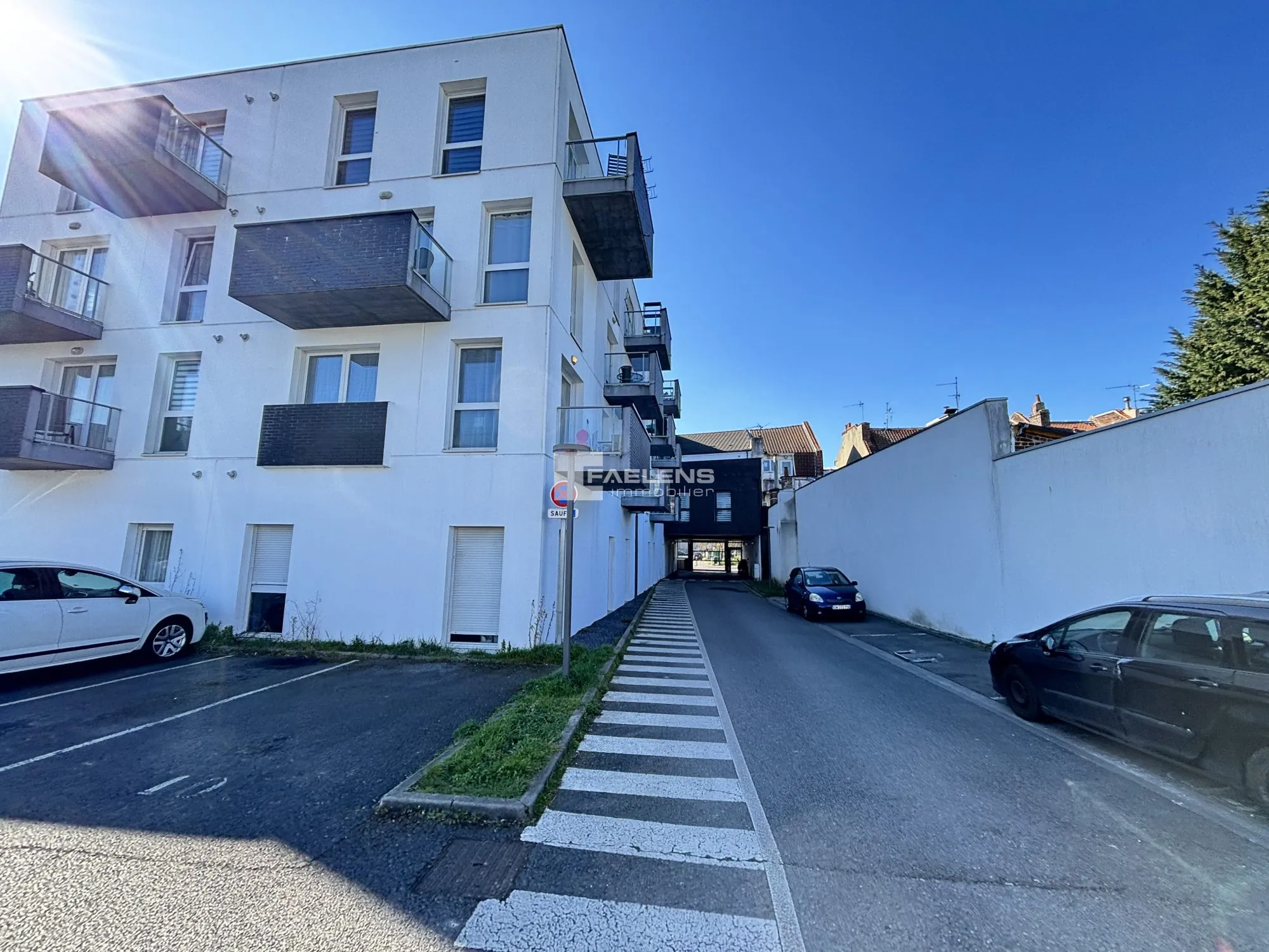 Appartement T2 à Fâches Thumesnil avec balcon et parking, proche Lille