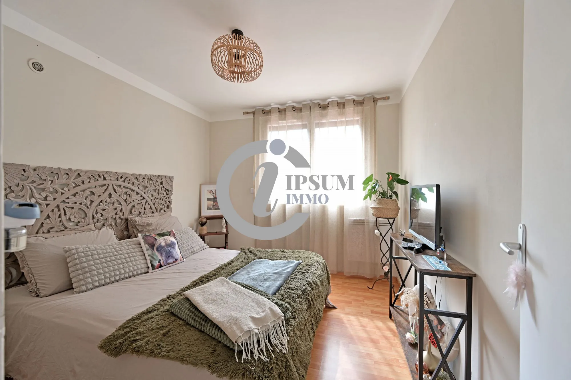 Appartement T3 lumineux de 59,39 m² à Sète avec séjour spacieux et proximité commodités 