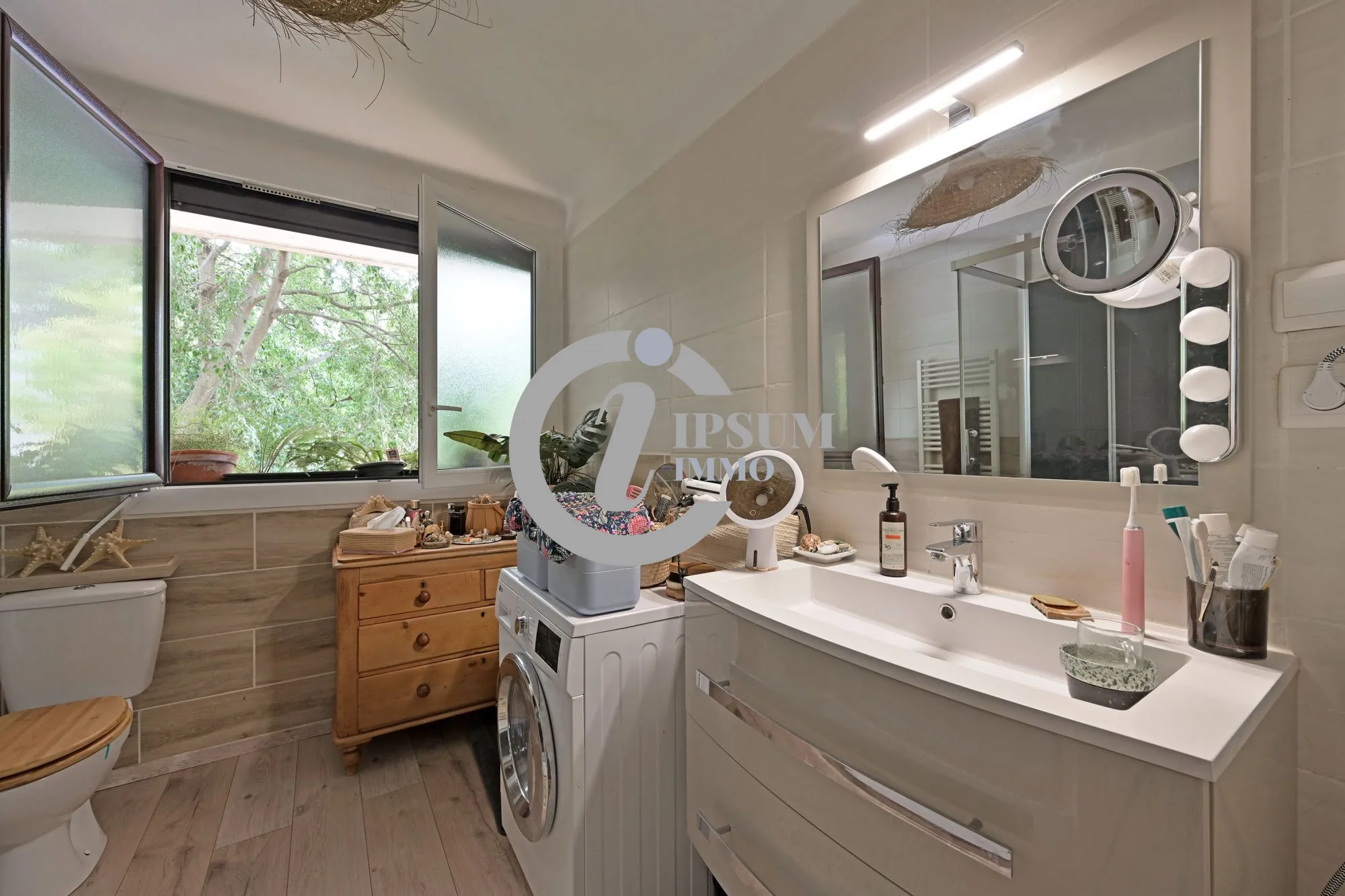 Appartement T3 lumineux de 59,39 m² à Sète avec séjour spacieux et proximité commodités 