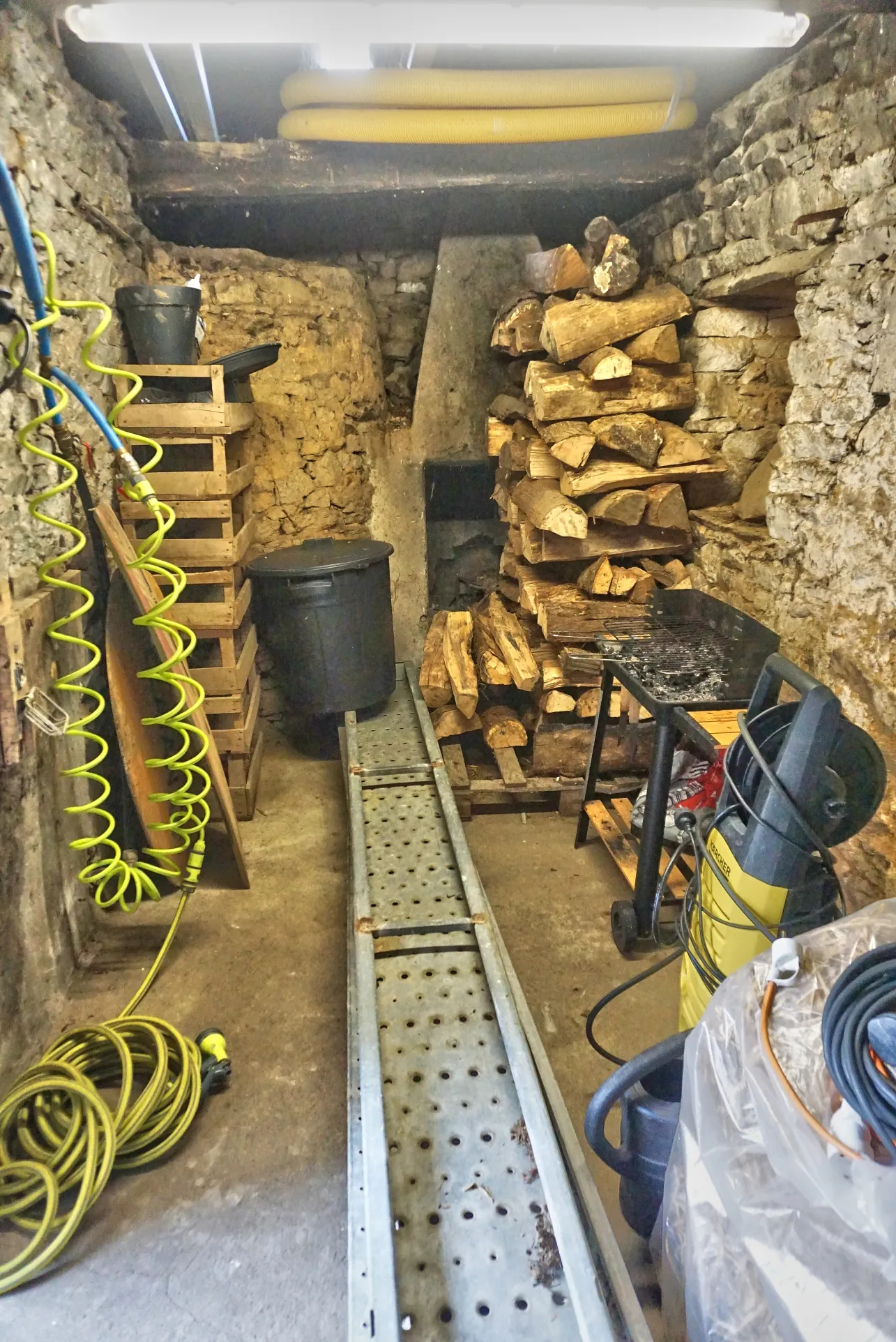 Maison en pierre rénovée avec dépendances à Yvias près de Paimpol 