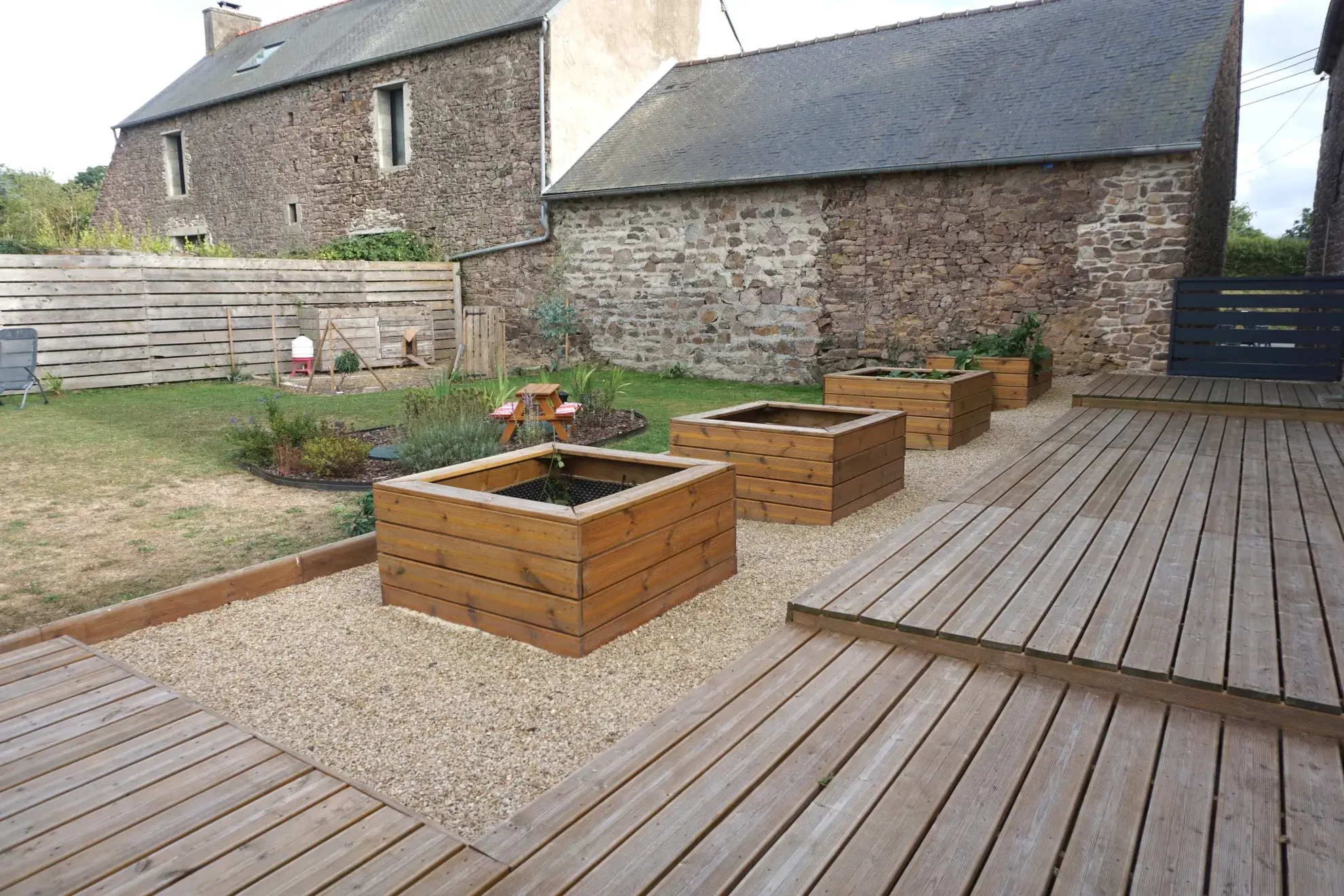 Maison en pierre rénovée avec dépendances à Yvias près de Paimpol 