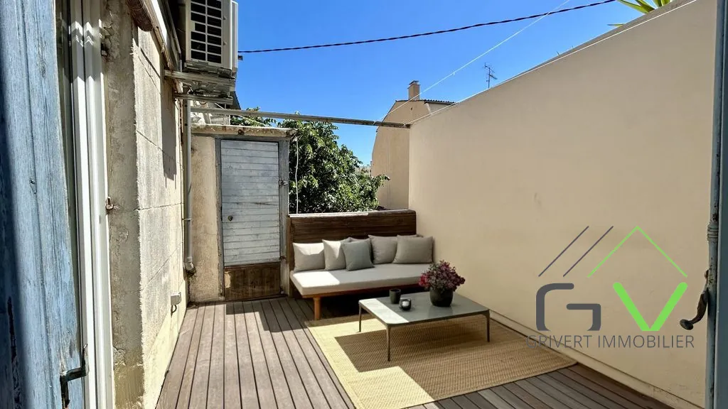 Meublé avec l'IA Appartement T3 à Nîmes avec terrasse, double exposition et emplacement central