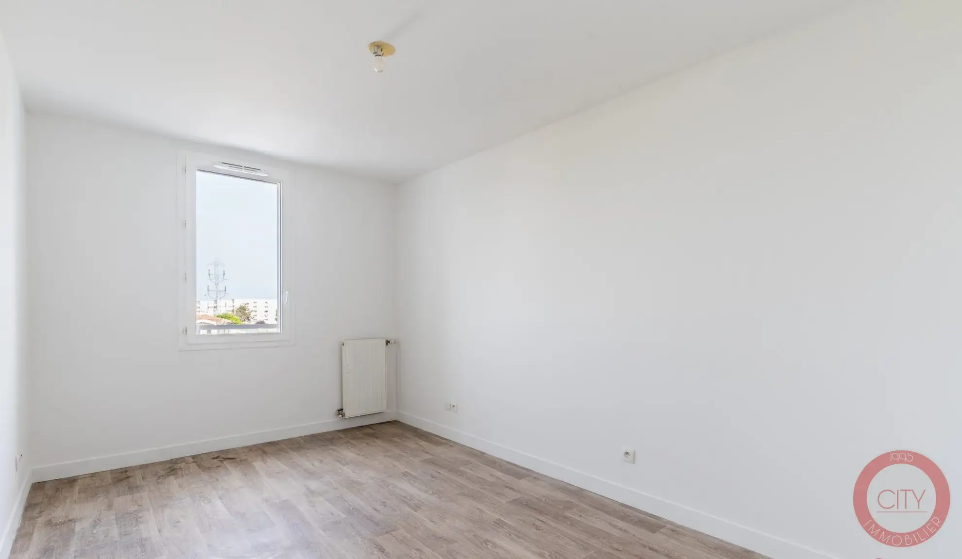 CHAMBRE 1 Appartement T3 lumineux avec terrasse à Cenon - Confort et Proximité 