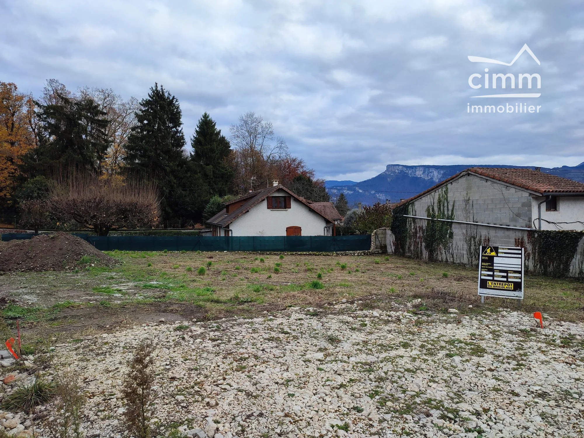 Terrain constructible de 645 m² à Vourey en zone Uafv 