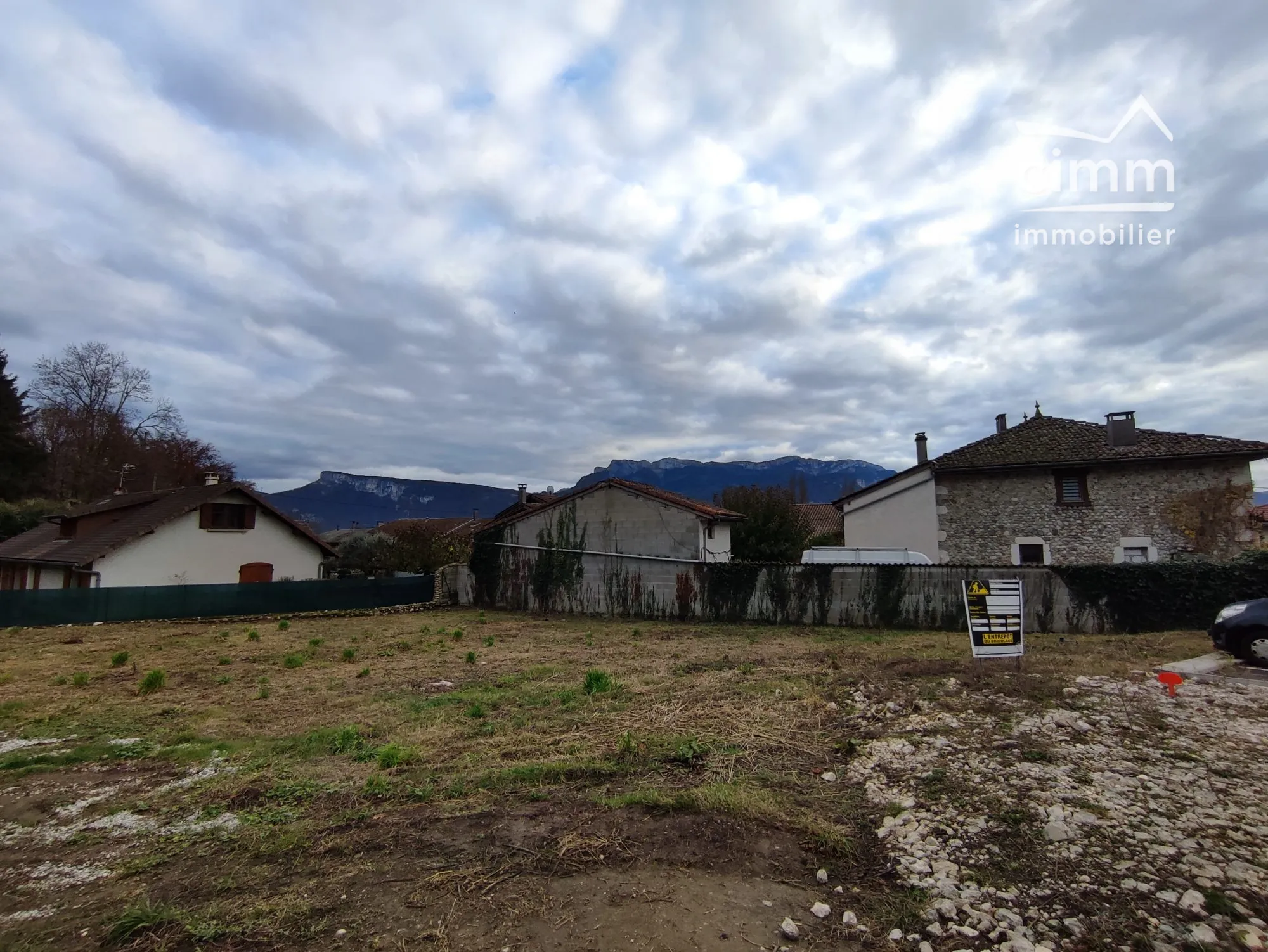Terrain constructible de 645 m² à Vourey en zone Uafv
