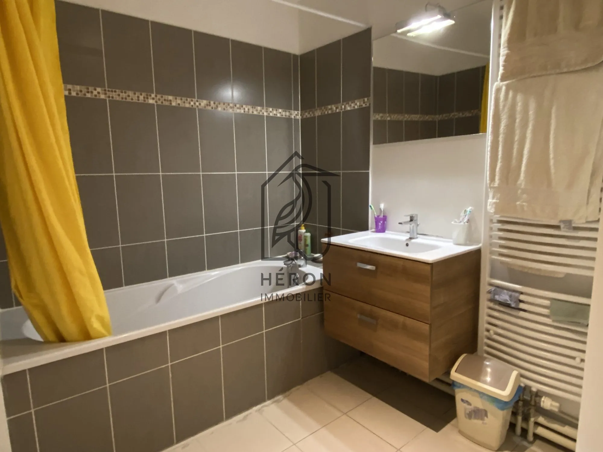 Appartement 2 pièces avec balcon et parking sécurisé à Roubaix 