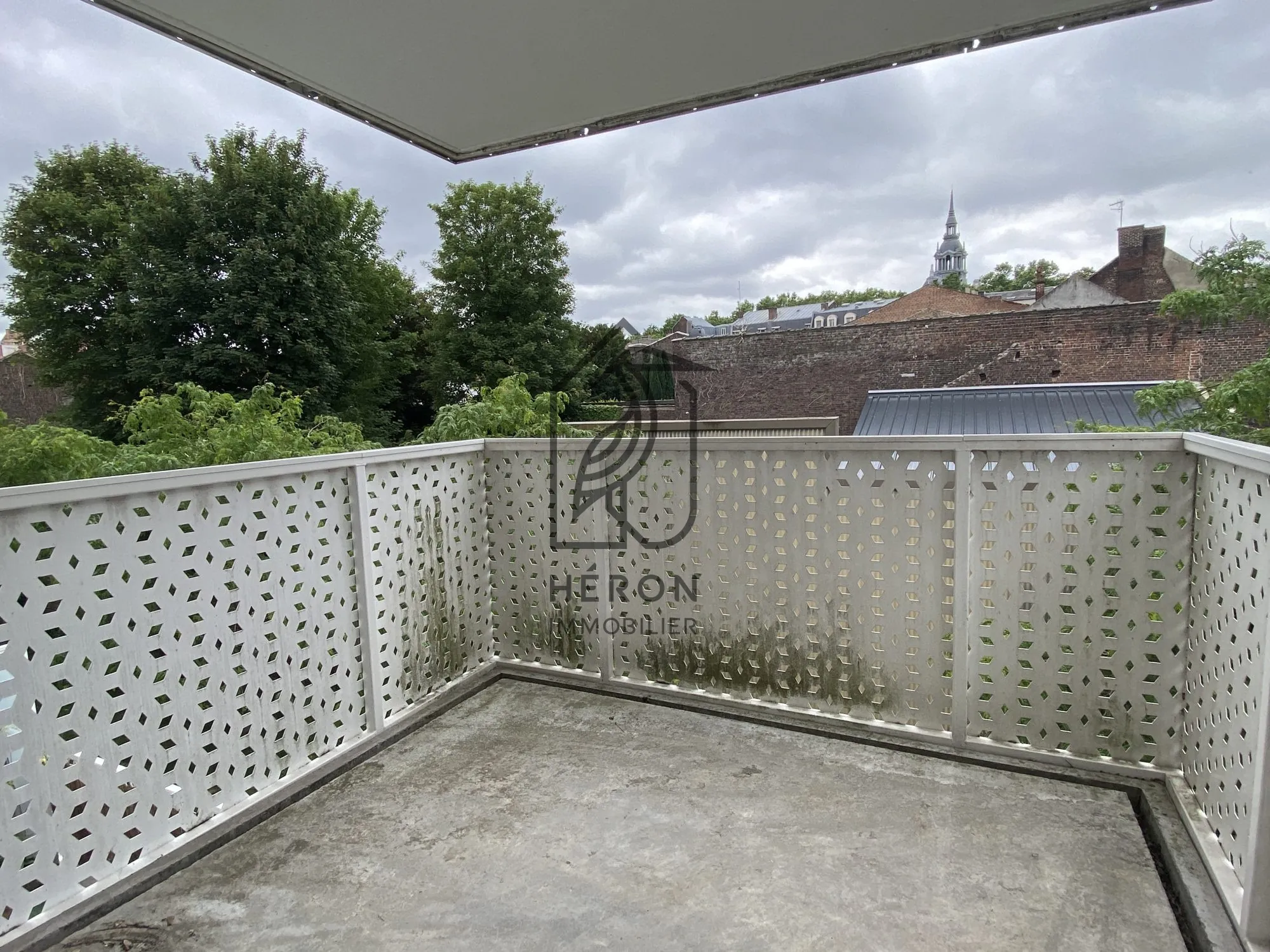Appartement 2 pièces avec balcon et parking sécurisé à Roubaix 