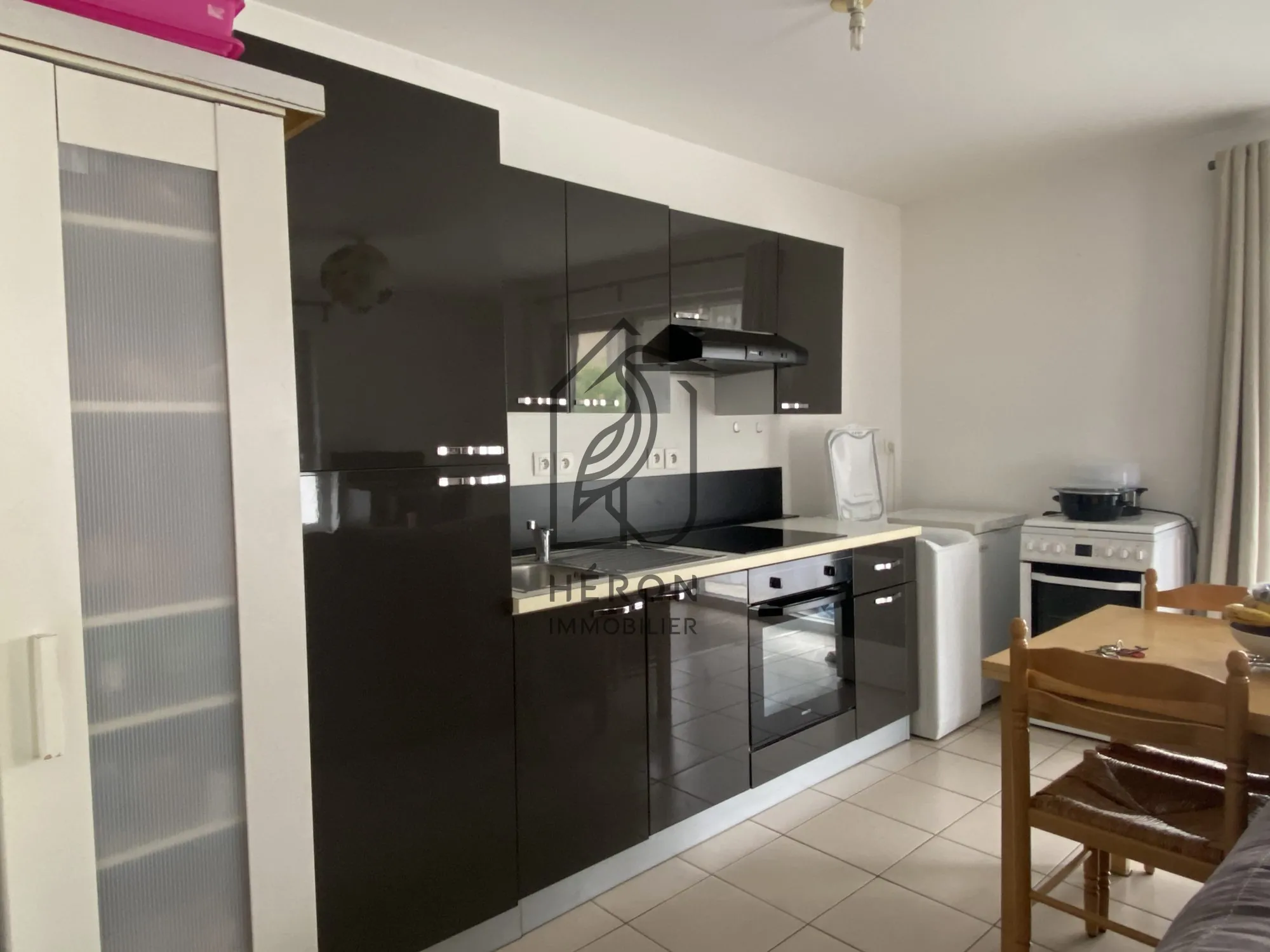 Appartement 2 pièces avec balcon et parking sécurisé à Roubaix 