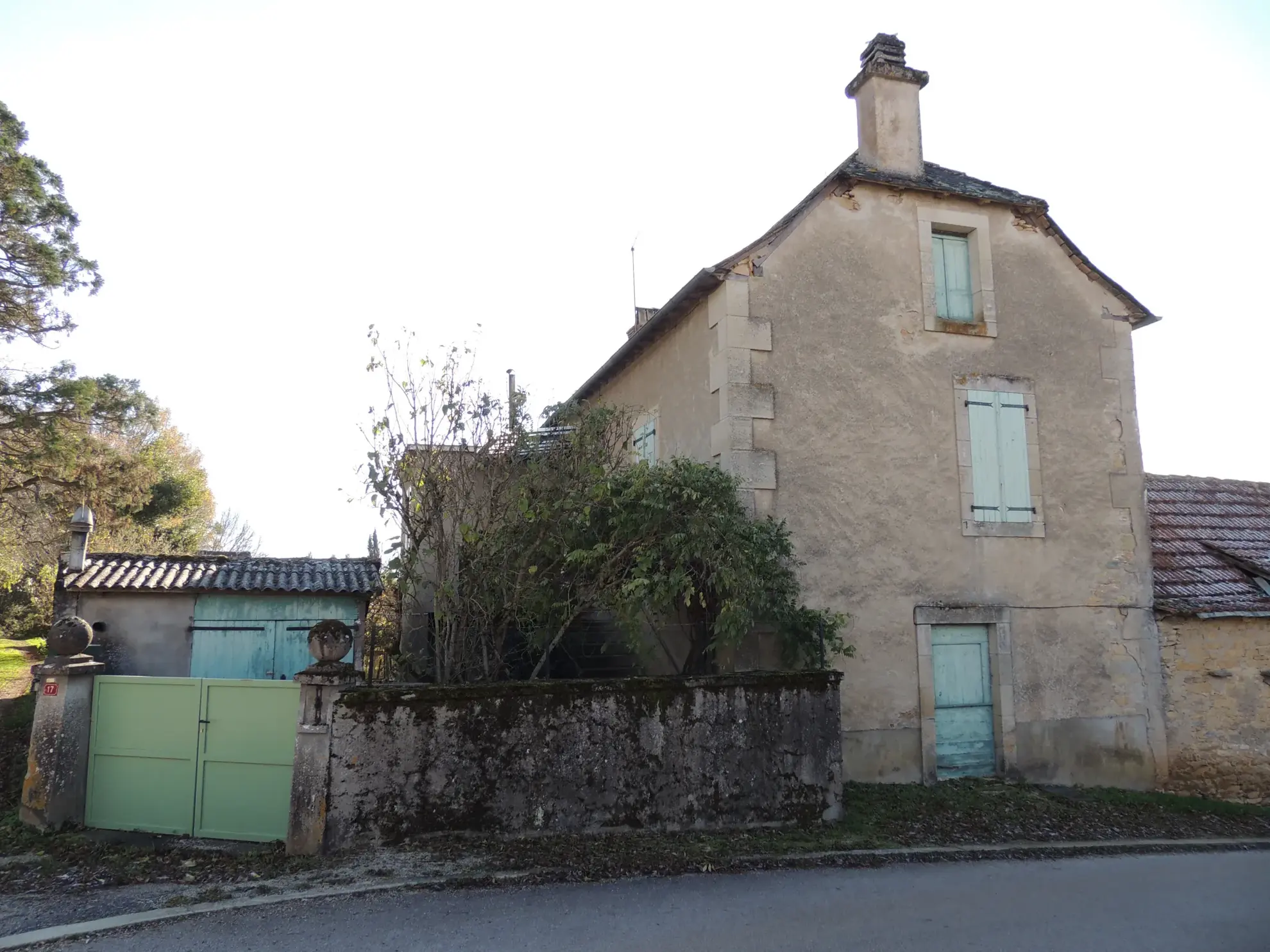 Charmante maison de village de 93 m2 avec dépendances près de Villefranche-de-Rouergue