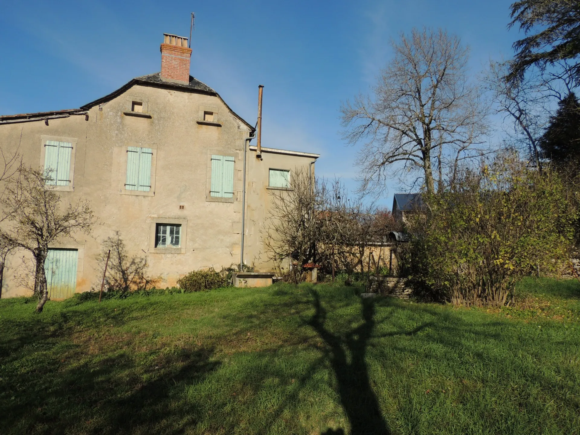 Charmante maison de village de 93 m2 avec dépendances près de Villefranche-de-Rouergue 