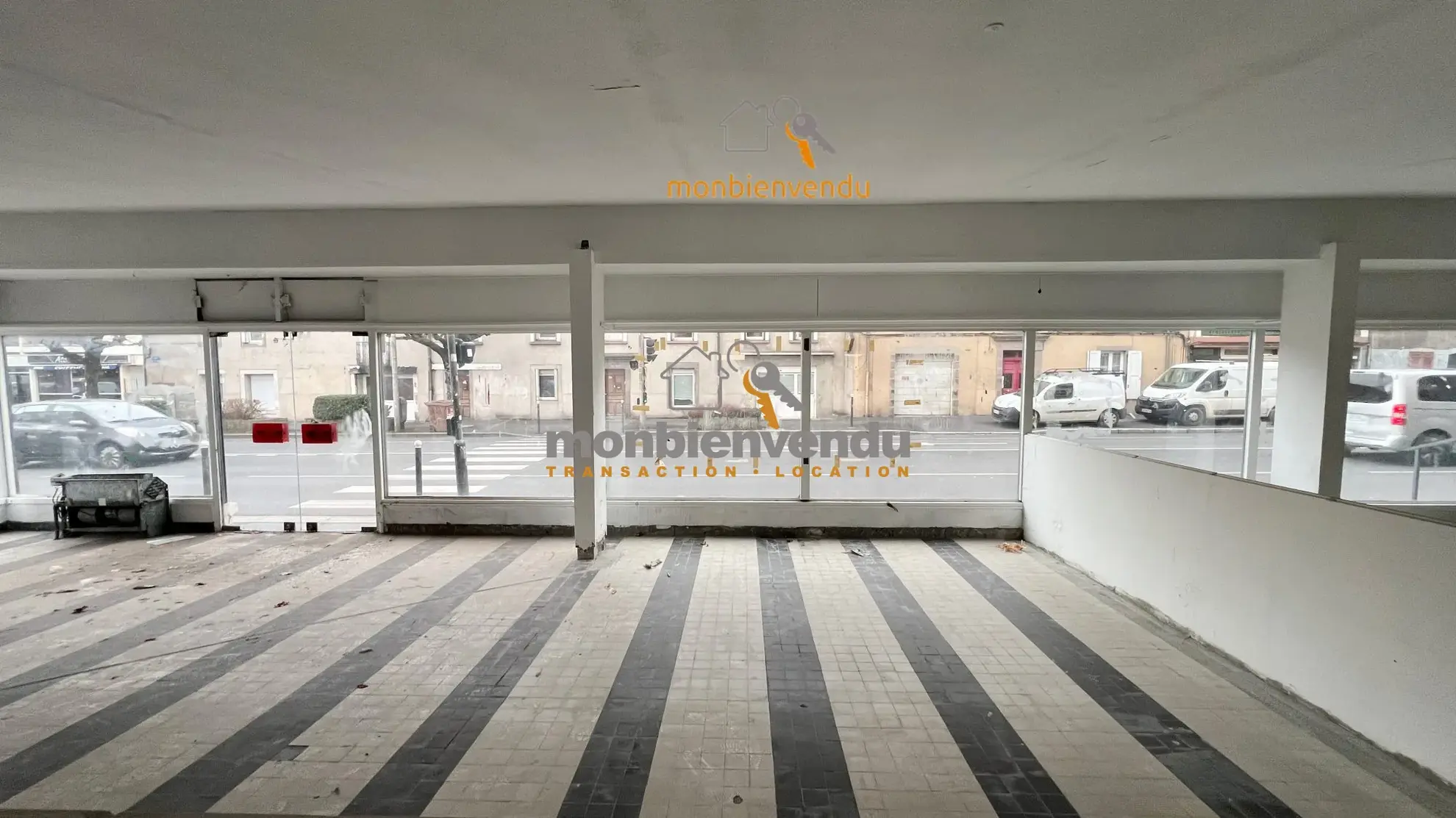 Local commercial de 265 m² à Aurillac, espace polyvalent au cœur de la ville