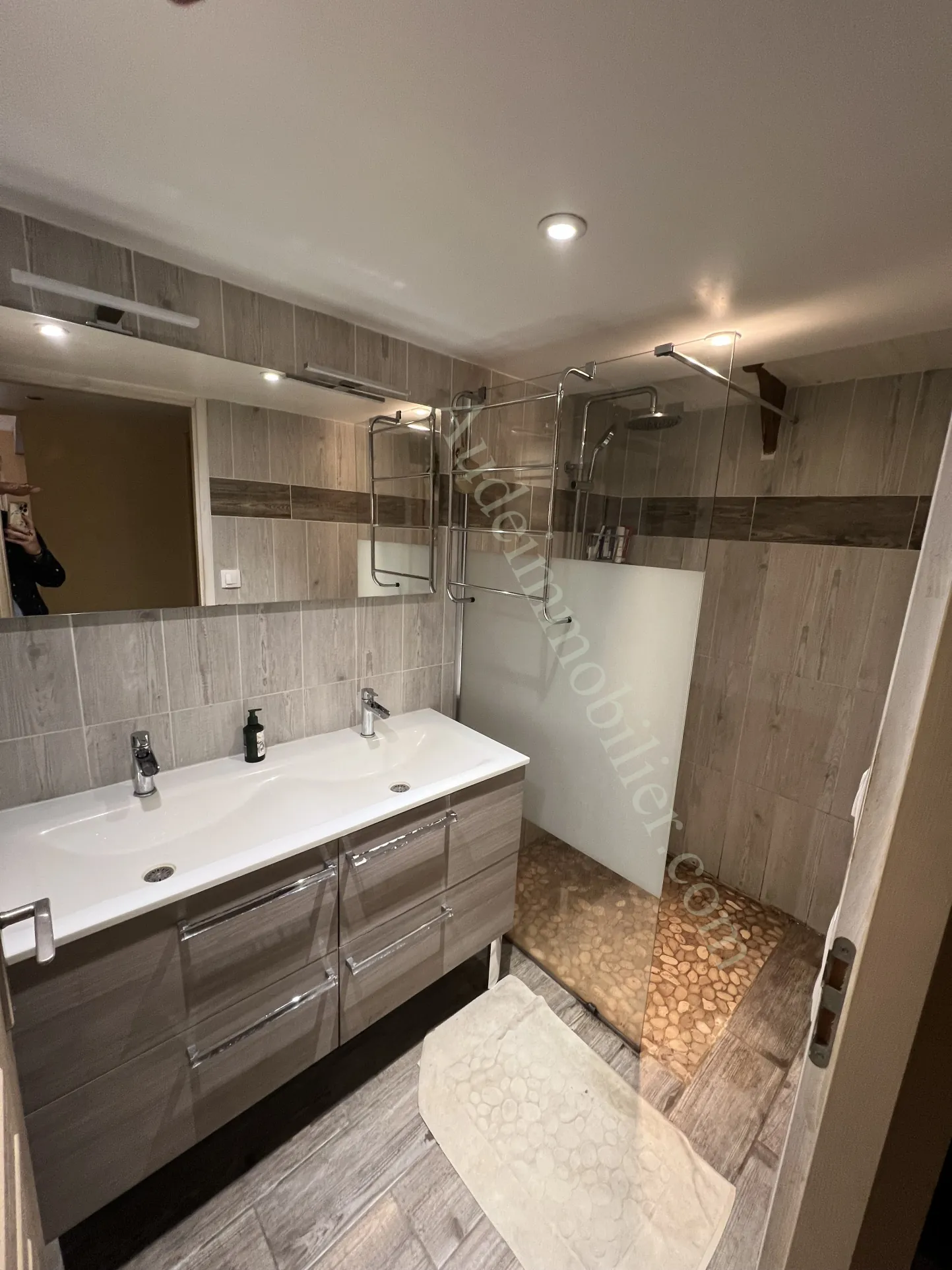 Maison de village en Haute-Vallée de l'Aude avec terrasse, garage et cour 