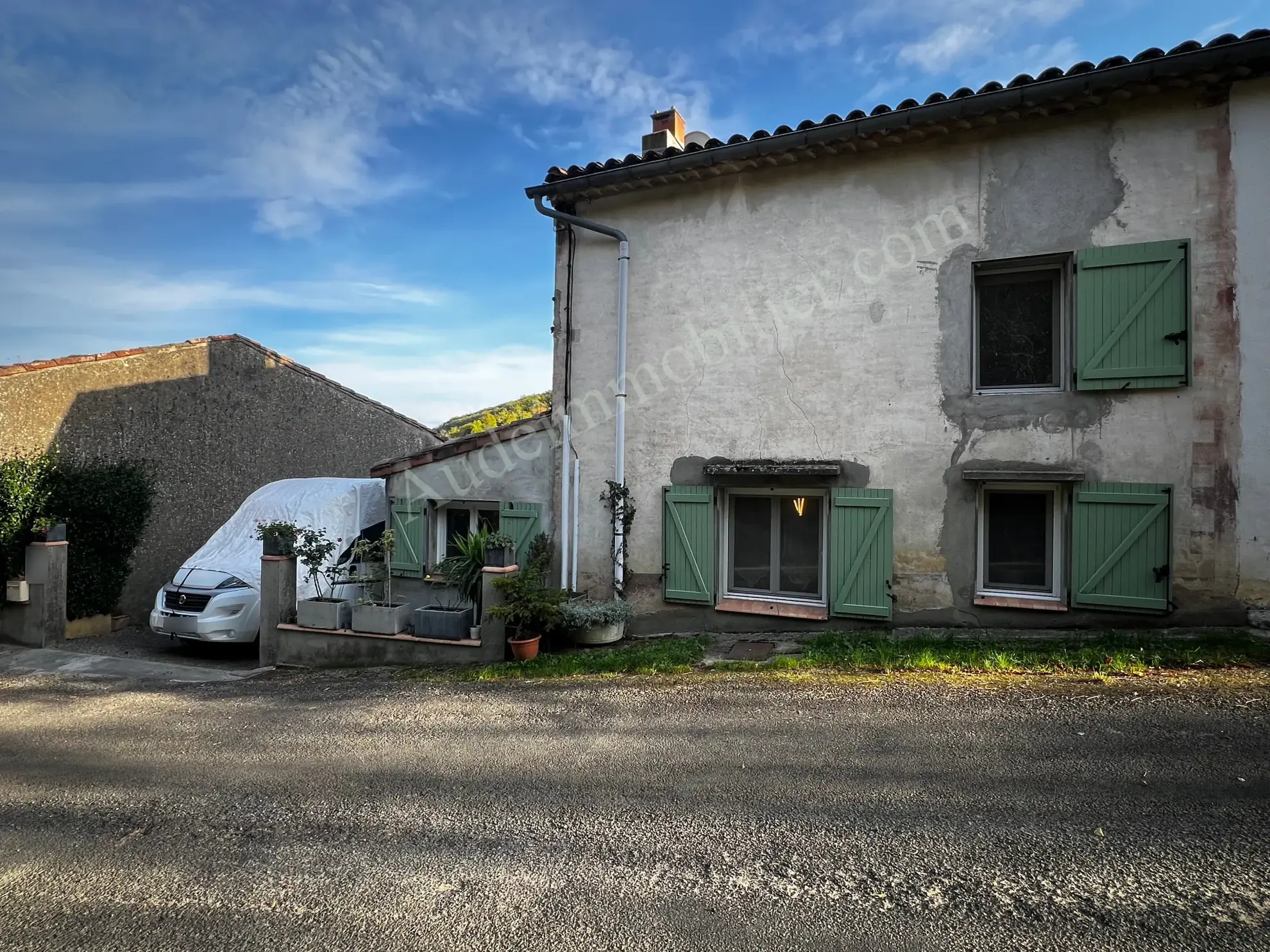 Maison de village en Haute-Vallée de l'Aude avec terrasse, garage et cour 