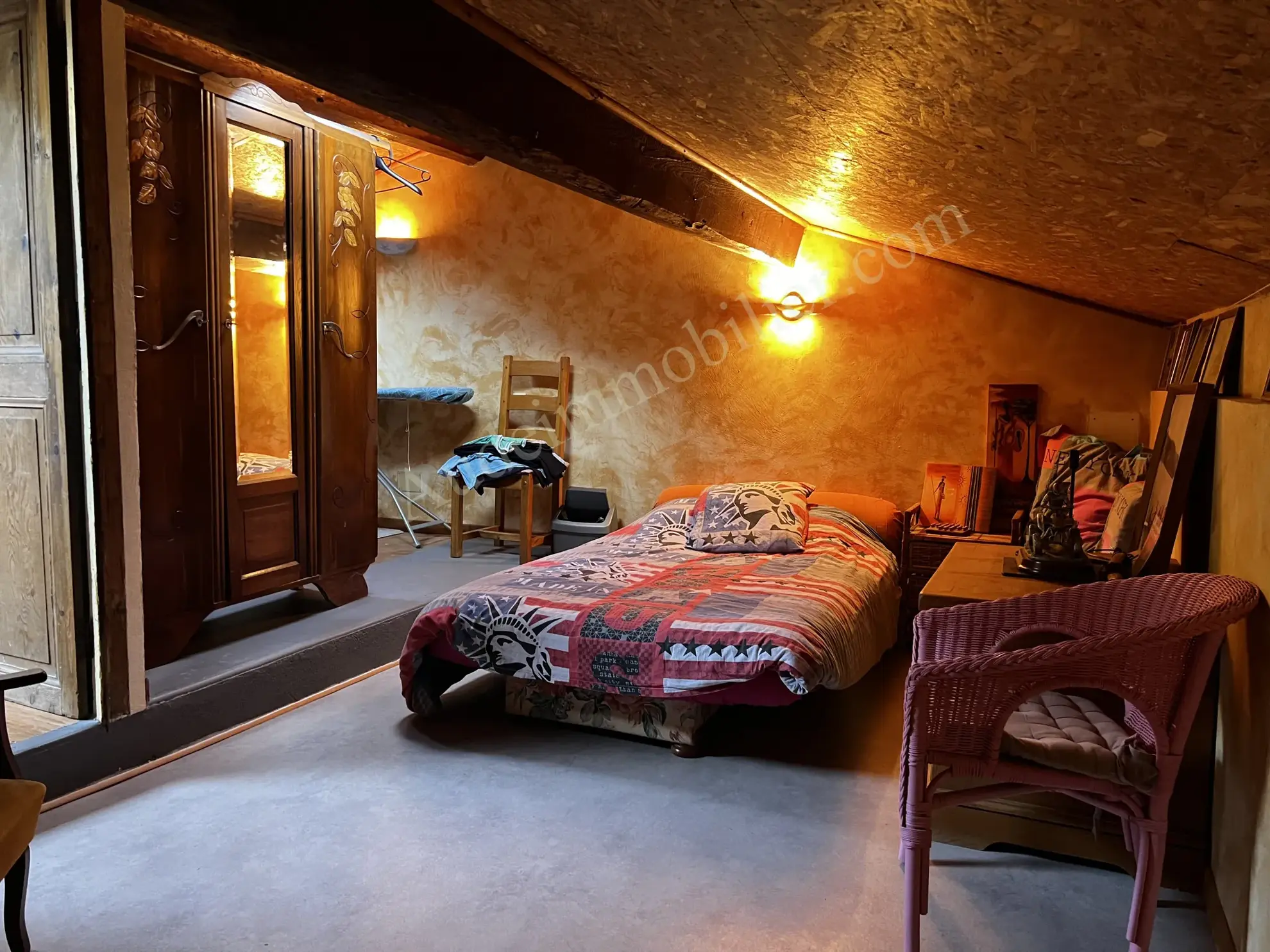 Maison de village en Haute-Vallée de l'Aude avec terrasse, garage et cour 