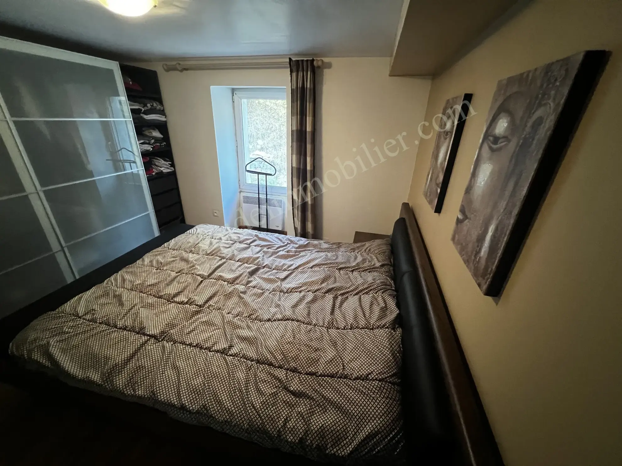 Maison de village en Haute-Vallée de l'Aude avec terrasse, garage et cour 