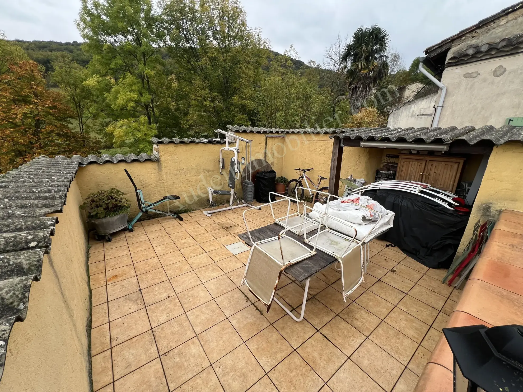 Maison de village en Haute-Vallée de l'Aude avec terrasse, garage et cour 