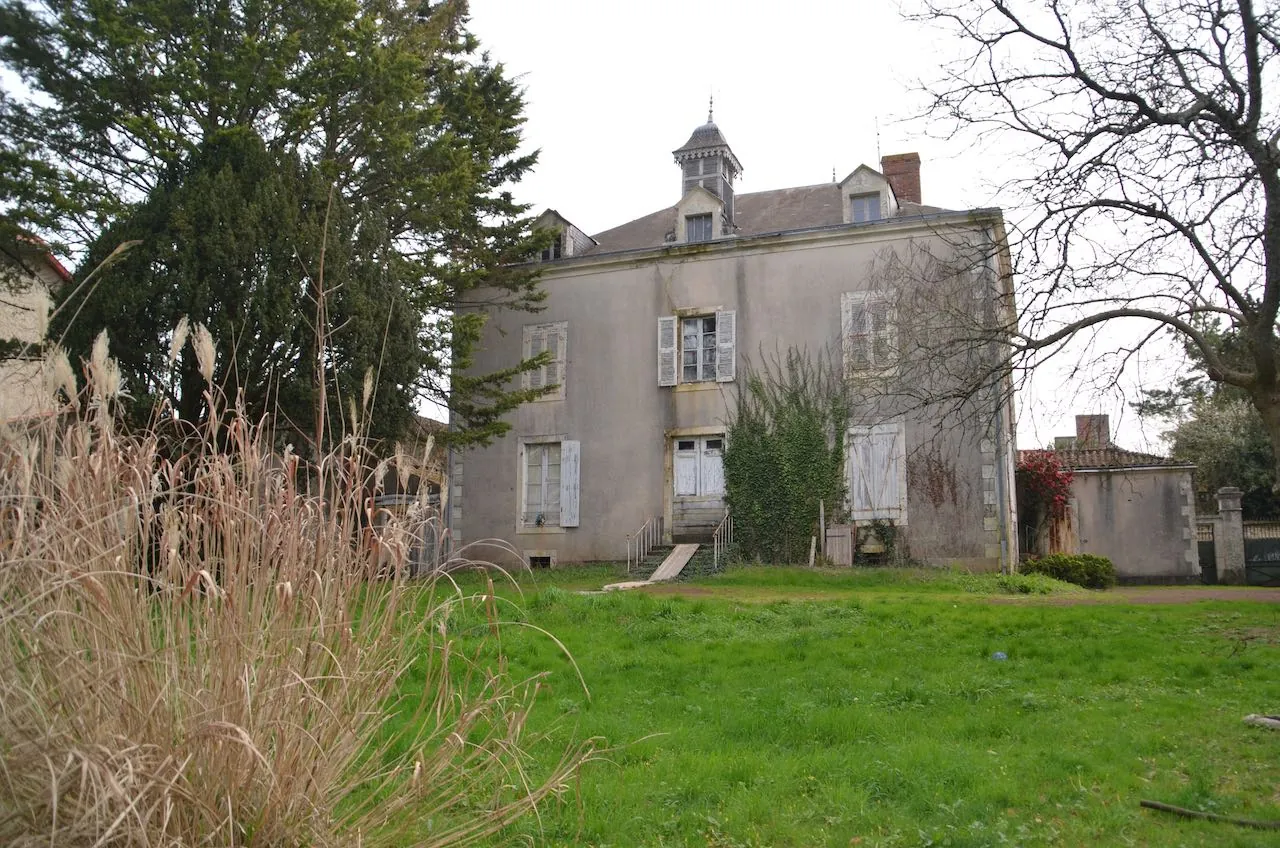 Maison du XIXe siècle à réhabiliter à Saint Jean Hermine - Centre-ville
