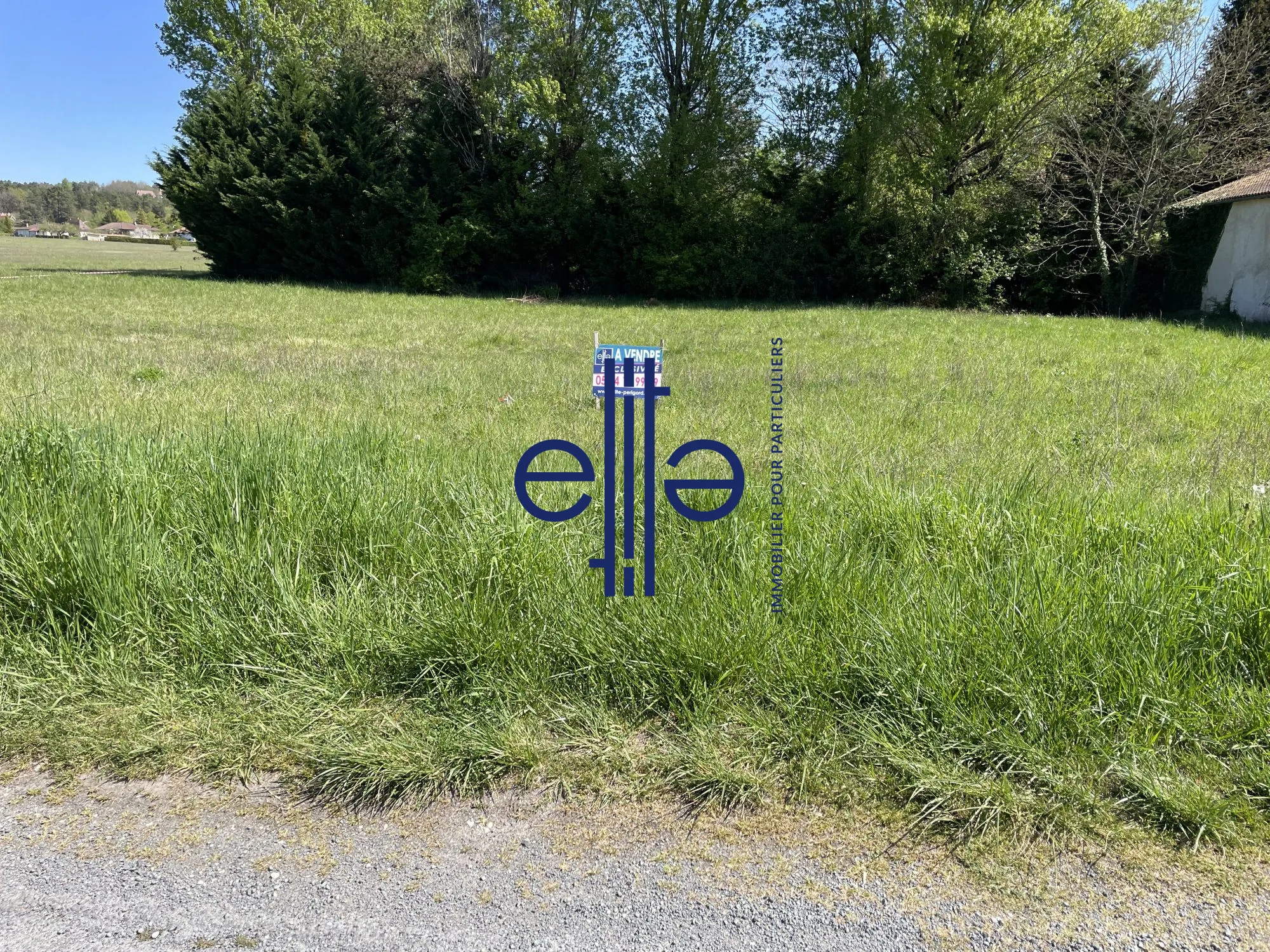 Terrain à bâtir plat à Trélissac proche Périgueux, 887 m² 