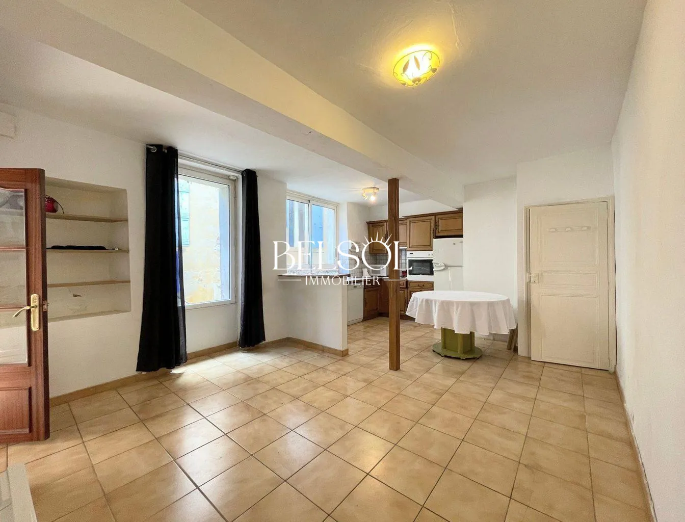 Maison de village à Prades avec options de rénovation et potentiel locatif 