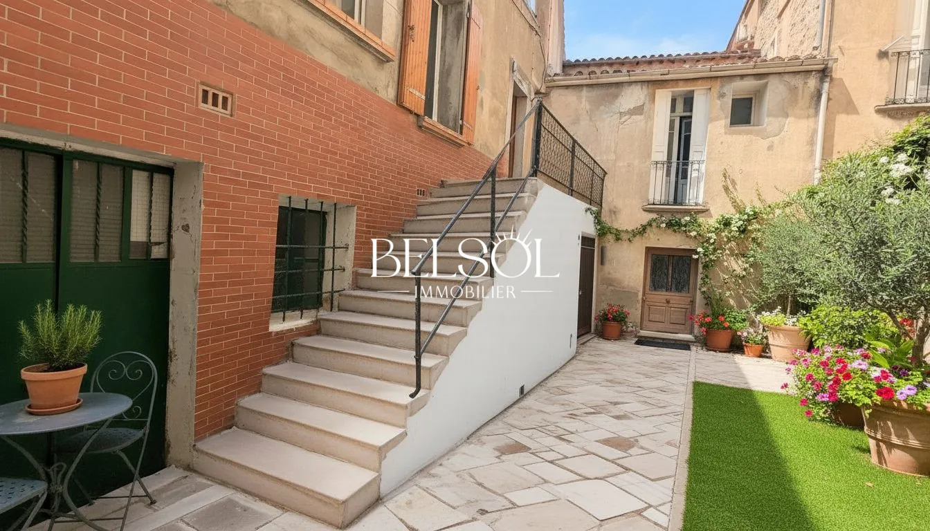 Une idée d'aménagement extérieur Maison de village à Prades avec options de rénovation et potentiel locatif 