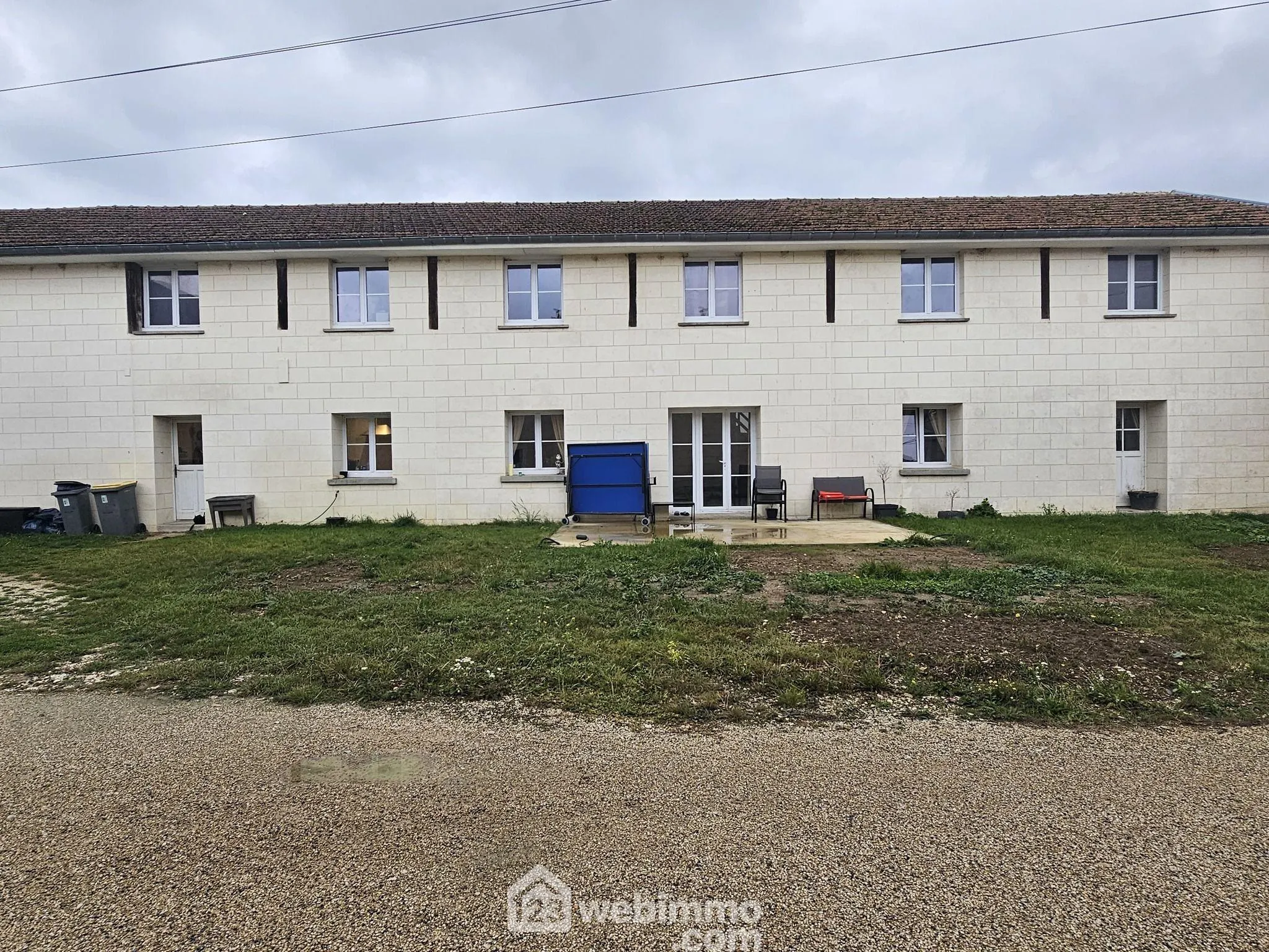 Grande maison familiale à Bouffignereux – 309 m² avec jardin et garage 
