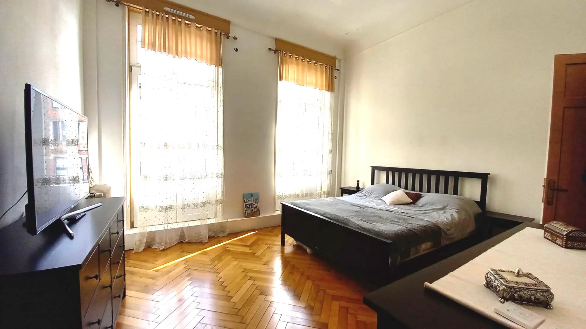 Appartement T3 rénové face à la gare à Tourcoing 