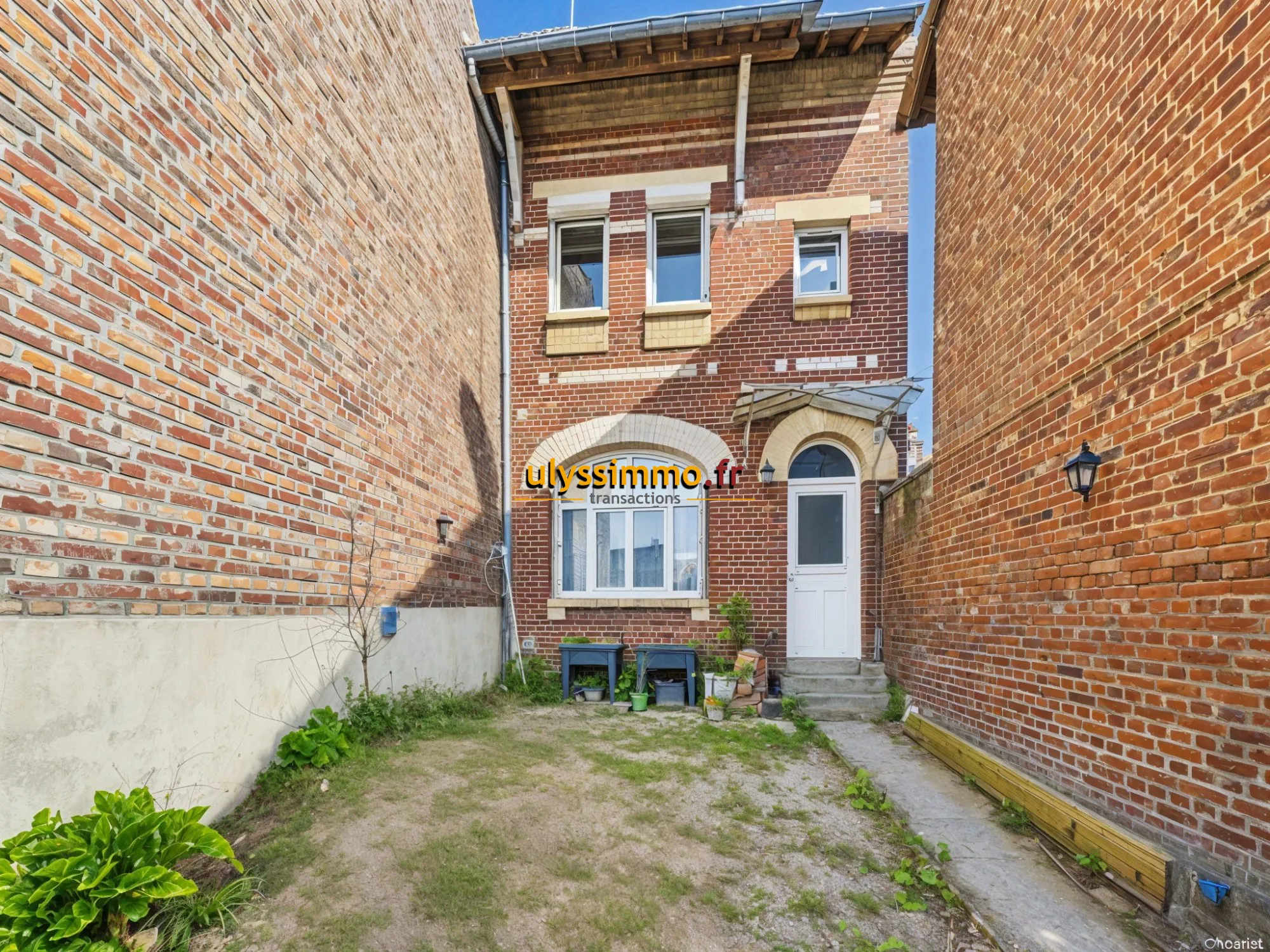 Maison mitoyenne à rénové à Montdidier proche toutes commodités