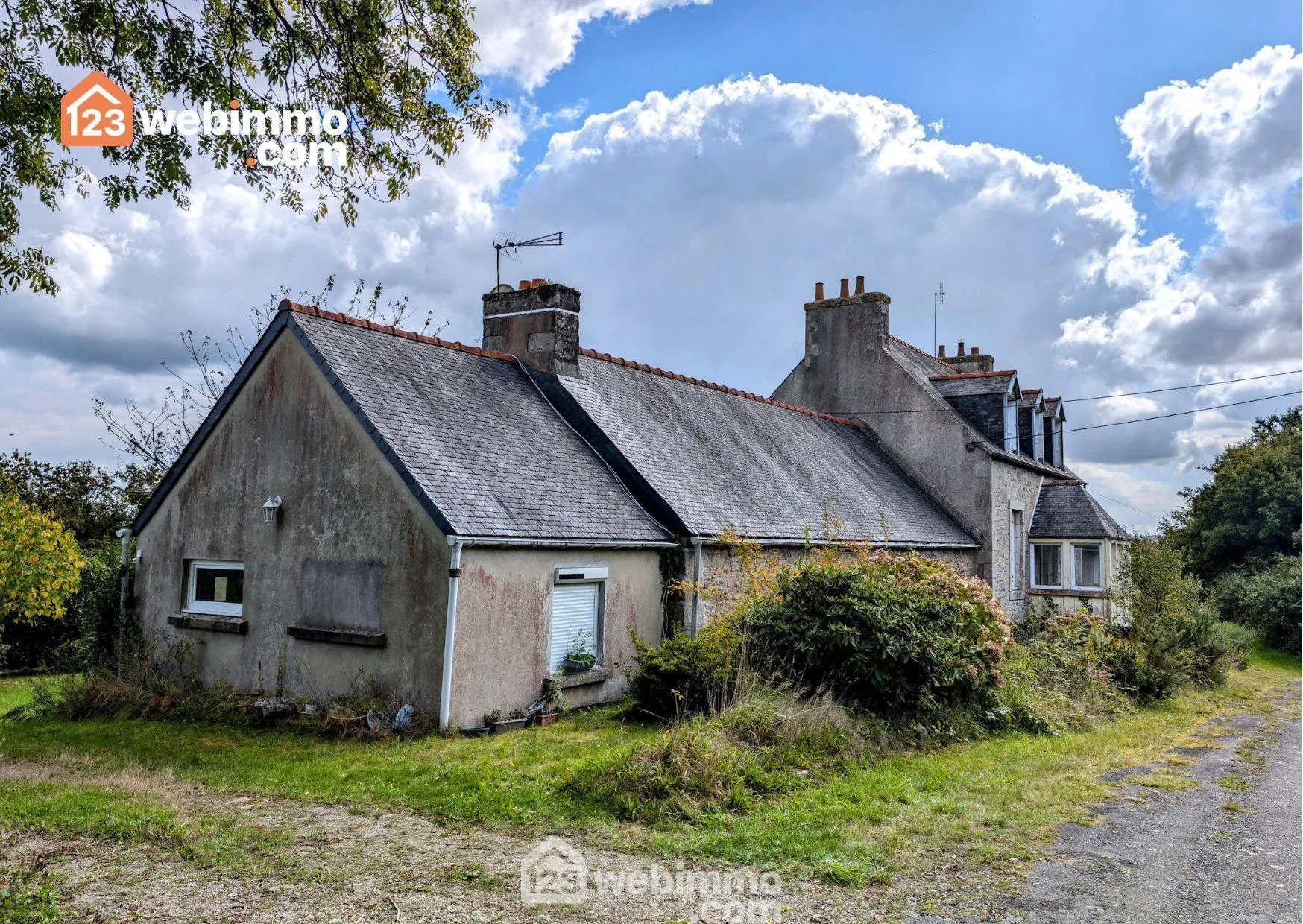 Ensemble de deux maisons à Guerlesquin avec grand terrain – Projet résidentiel ou locatif