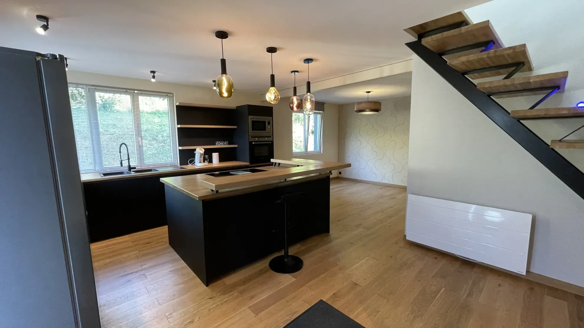 Maison indépendante avec 3 chambres proche Noyon, cadre calme et terrain clos 