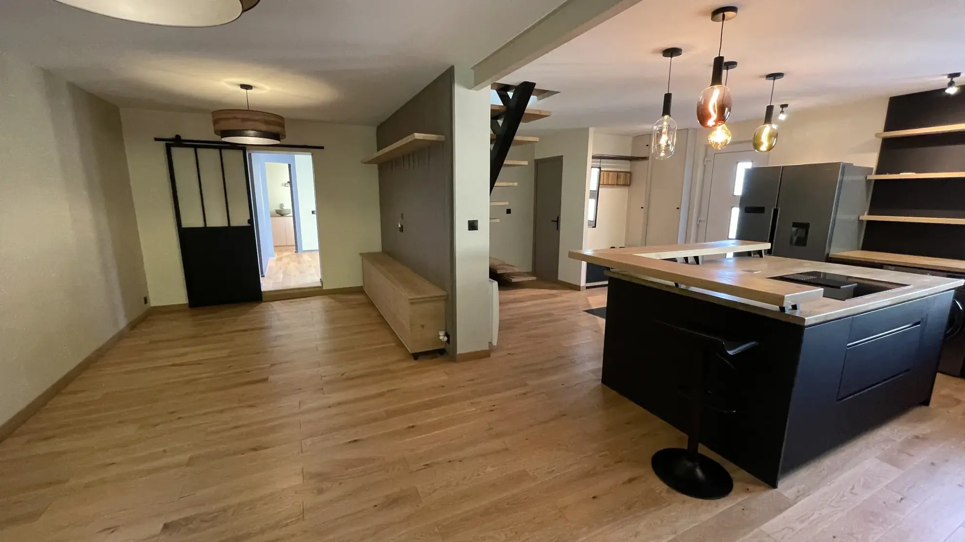 Maison indépendante avec 3 chambres proche Noyon, cadre calme et terrain clos 