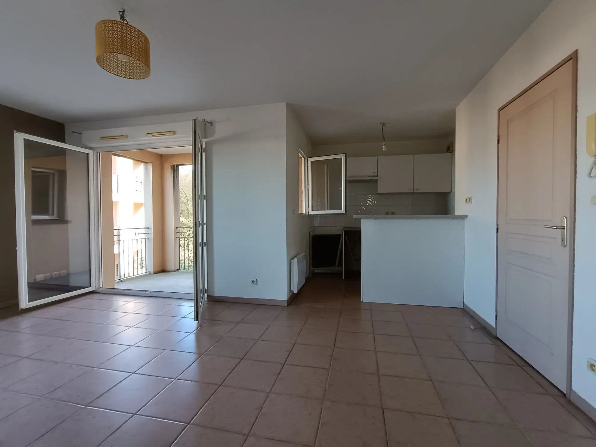 Appartement T3 lumineux de 60 m² avec terrasse à Carcassonne 