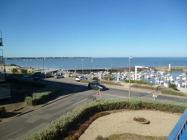 Appartement face mer à Saint-Michel-Chef-Chef avec Balcon et Parking