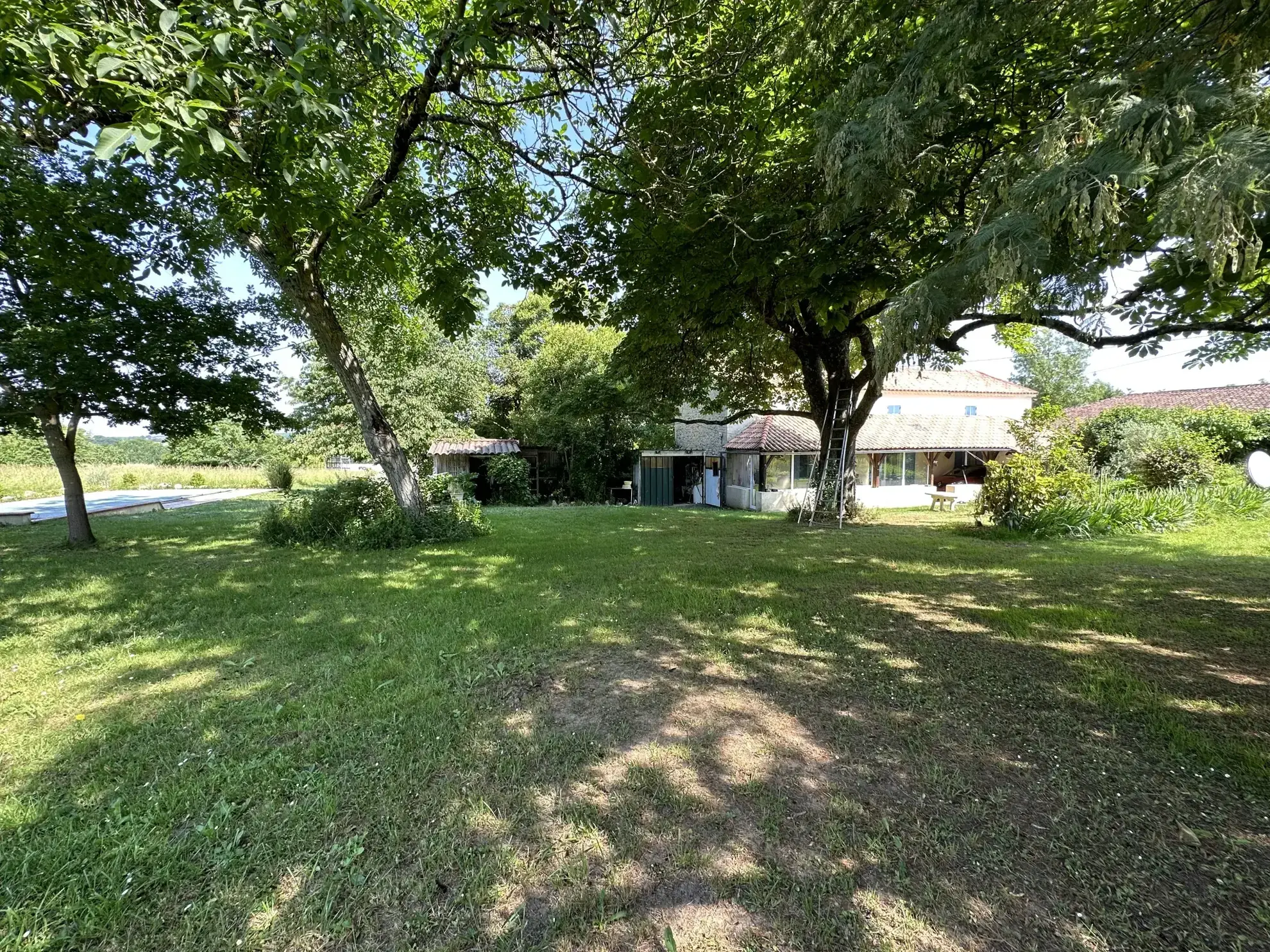 Maison en pierre en viager occupé avec piscine et grand terrain à Villeneuve-sur-Lot