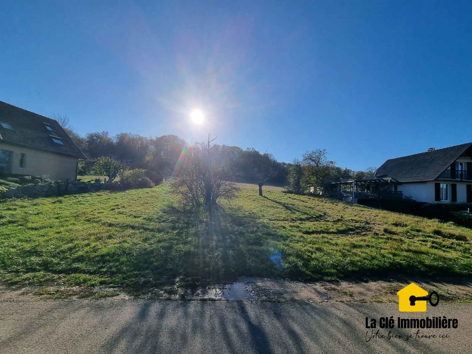 Terrain constructible viabilisé à HIRSINGUE - Vue dégagée et environnement calme