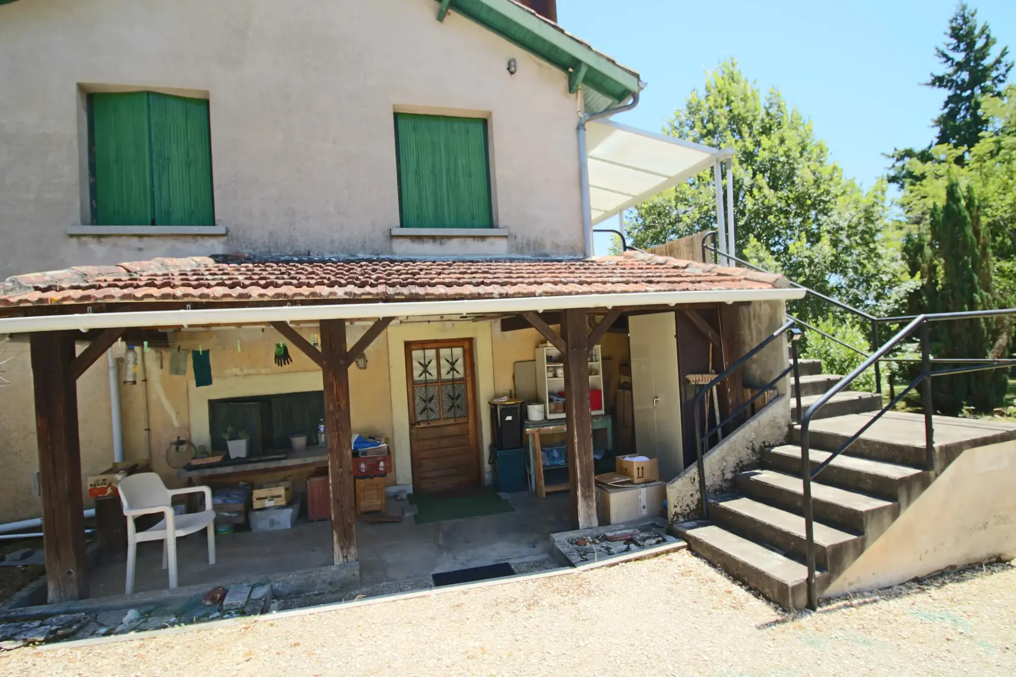 Maison en pierre à rénover avec jardin et appartement indépendant à Puy-l’Évêque