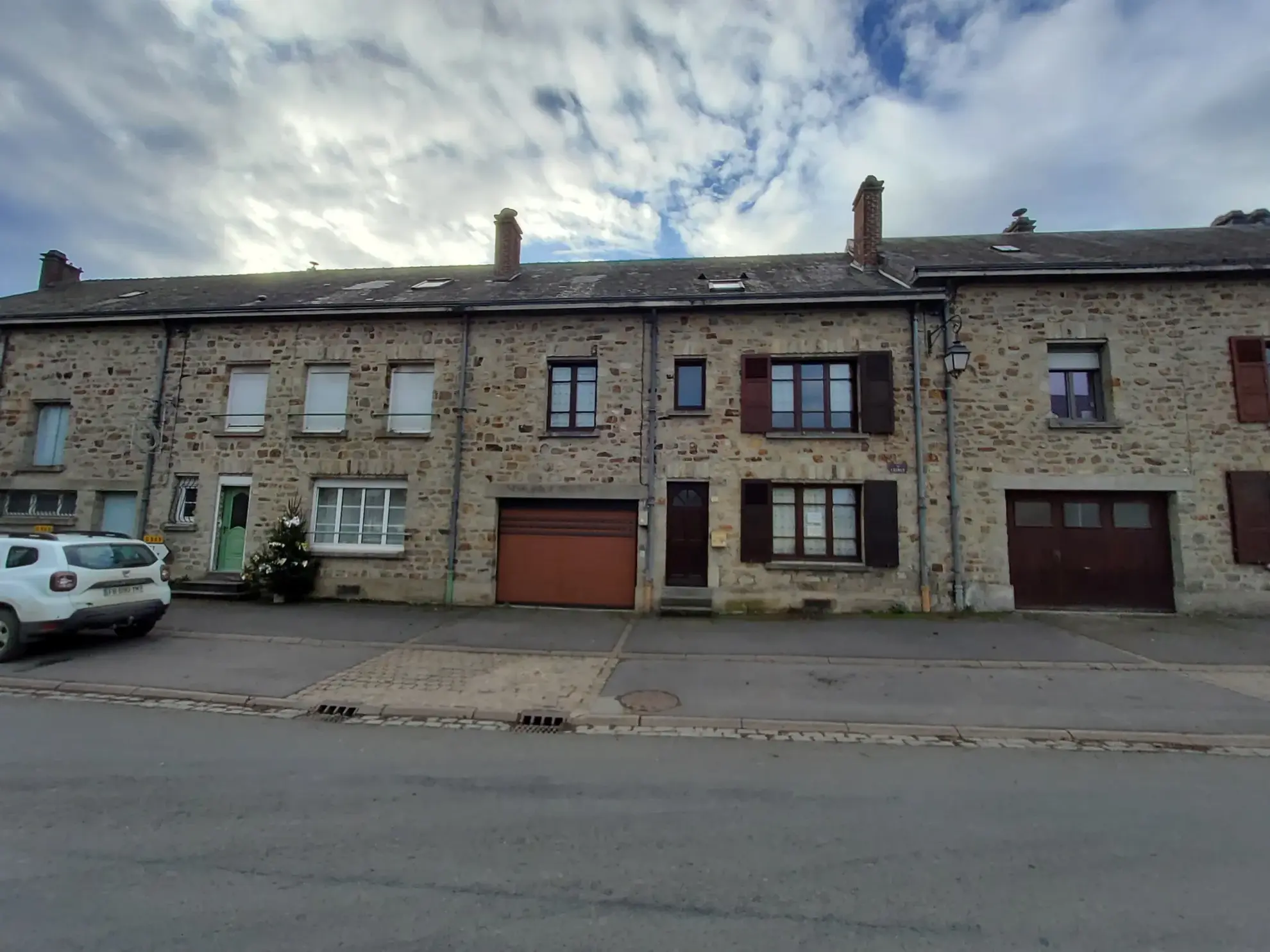 Maison à vendre à Hargnies avec 3 chambres, jardin et garage 
