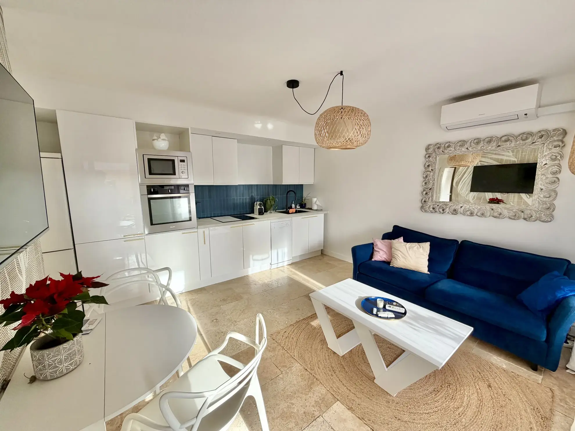 Appartement T2 en Rez-de-Jardin à Sanary-sur-Mer avec Piscine et Jardin Privé 