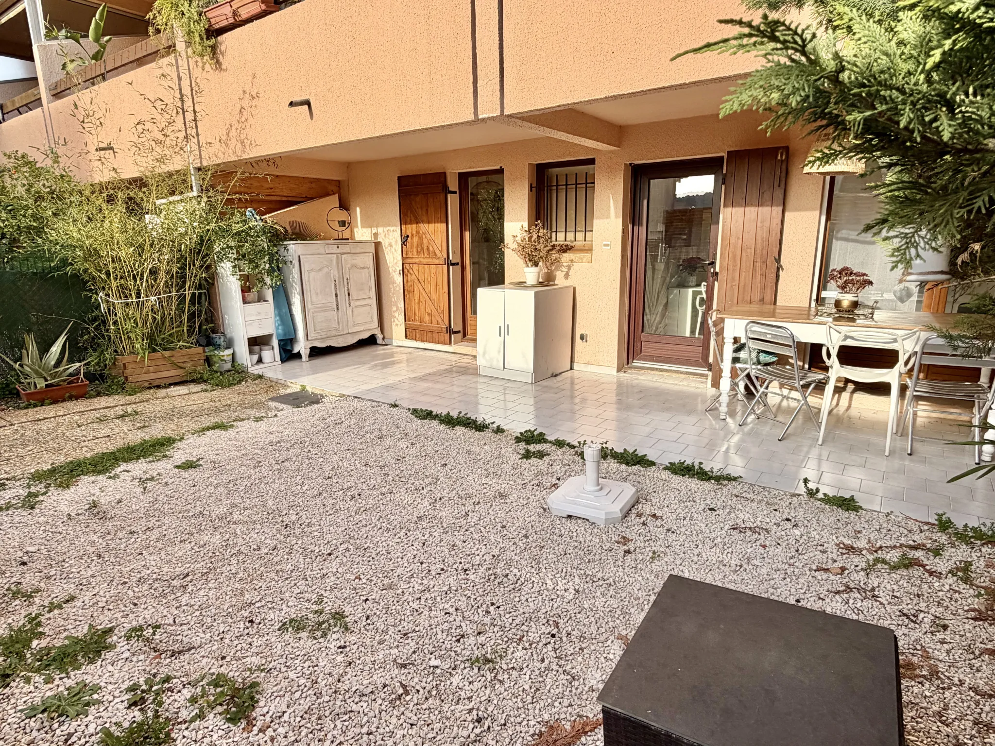 Appartement T2 en Rez-de-Jardin à Sanary-sur-Mer avec Piscine et Jardin Privé