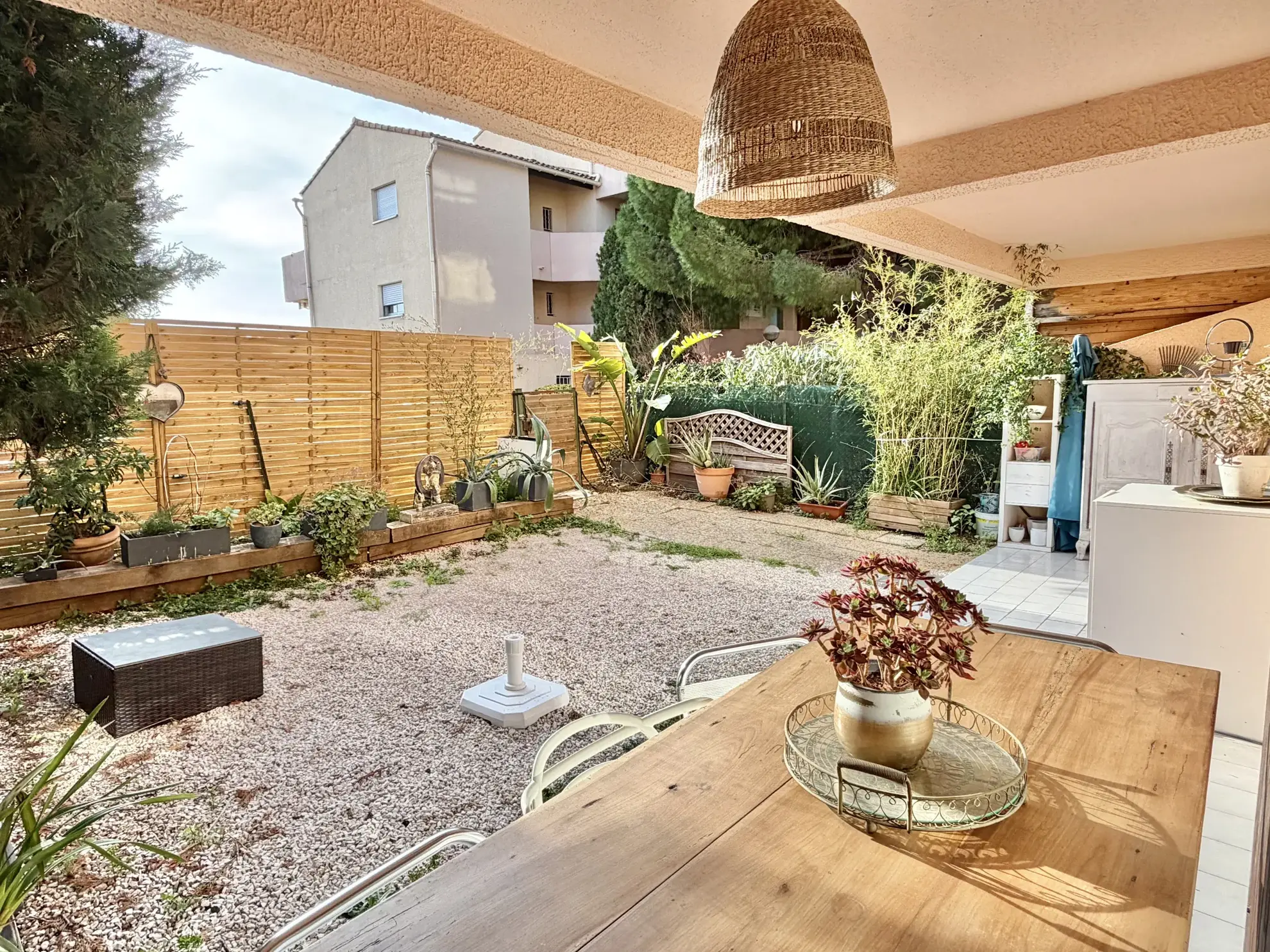 Appartement T2 en Rez-de-Jardin à Sanary-sur-Mer avec Piscine et Jardin Privé 