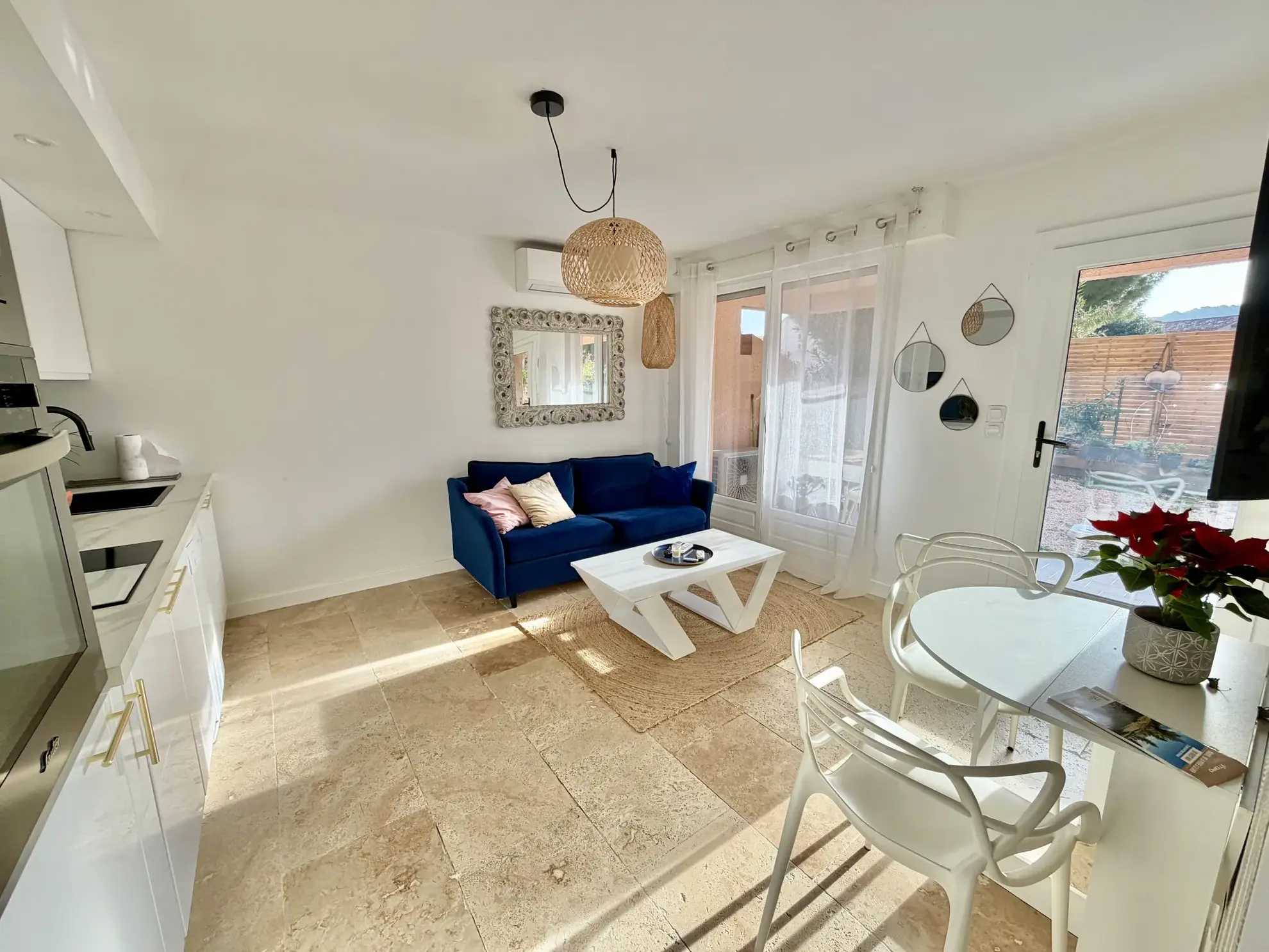 Appartement T2 en Rez-de-Jardin à Sanary-sur-Mer avec Piscine et Jardin Privé 